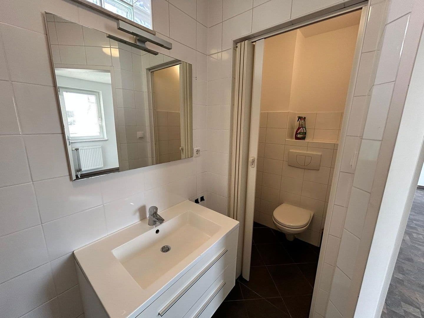 Prenájom domu 130 m², pozemek 589 m², Maria Lourd Weg 9, Enzersfel im Weinviertel, Dolné Rakúsko Prenájom domu 130 m², pozemek 589 m², Maria Lourd Weg 9, Enzersfel im Weinviertel, Dolné Rakúsko