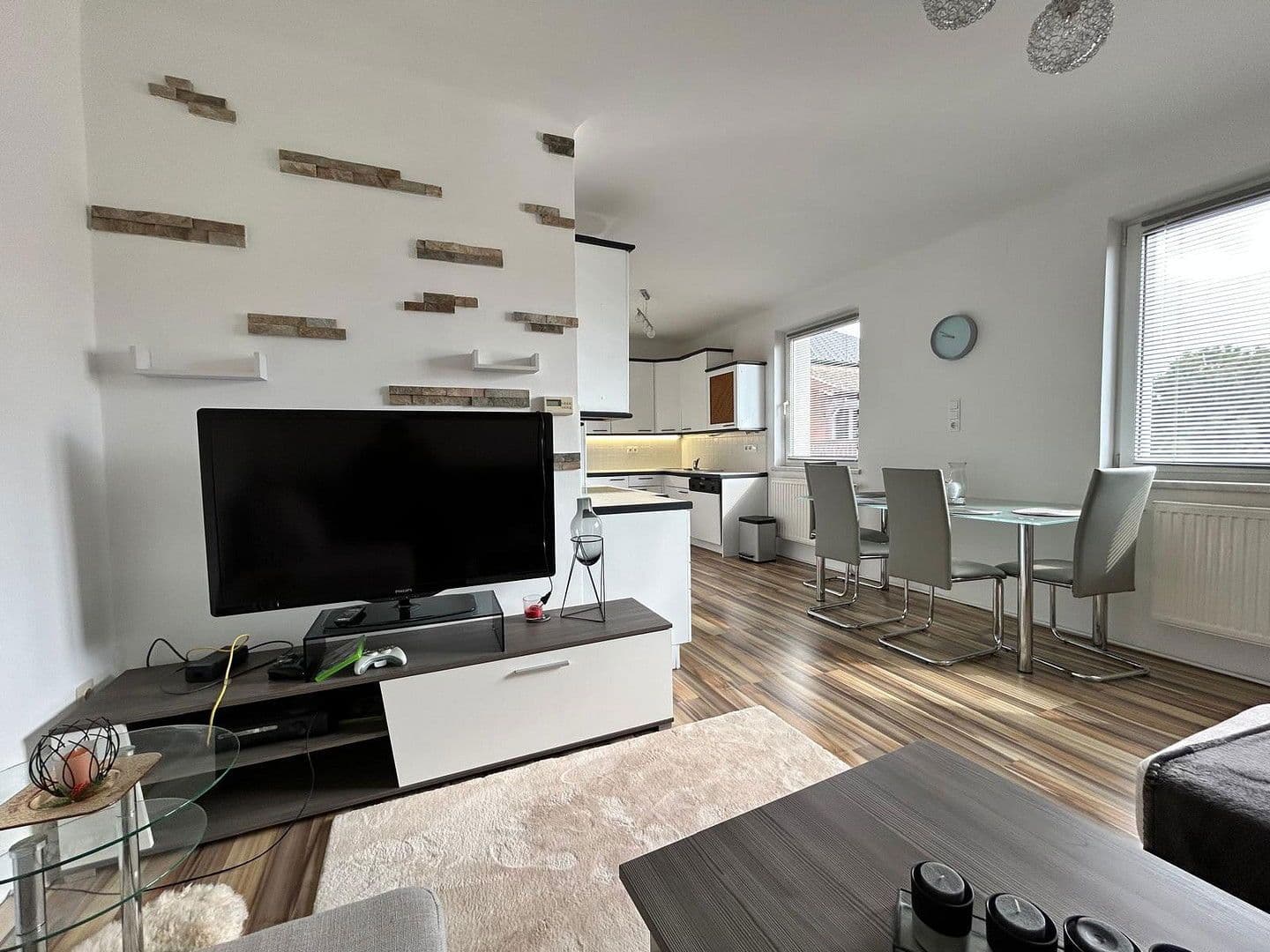 Prenájom domu 130 m², pozemek 589 m², Maria Lourd Weg 9, Enzersfel im Weinviertel, Dolné Rakúsko Prenájom domu 130 m², pozemek 589 m², Maria Lourd Weg 9, Enzersfel im Weinviertel, Dolné Rakúsko