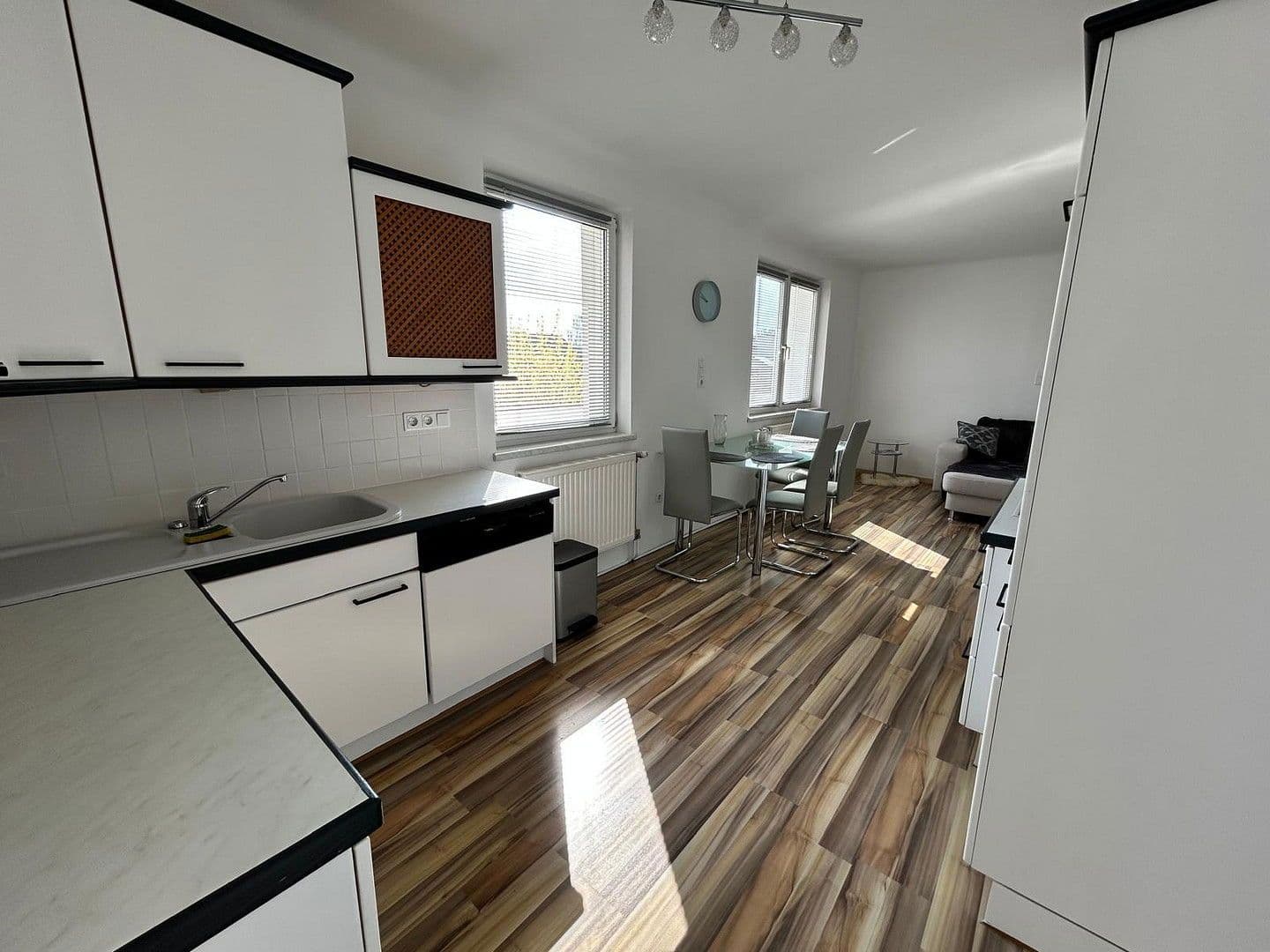 Prenájom domu 130 m², pozemek 589 m², Maria Lourd Weg 9, Enzersfel im Weinviertel, Dolné Rakúsko Prenájom domu 130 m², pozemek 589 m², Maria Lourd Weg 9, Enzersfel im Weinviertel, Dolné Rakúsko