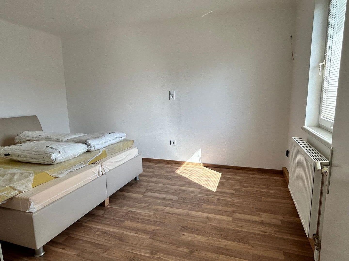 Prenájom domu 130 m², pozemek 589 m², Maria Lourd Weg 9, Enzersfel im Weinviertel, Dolné Rakúsko Prenájom domu 130 m², pozemek 589 m², Maria Lourd Weg 9, Enzersfel im Weinviertel, Dolné Rakúsko