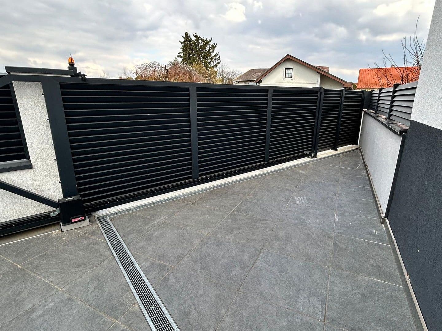 Prenájom domu 130 m², pozemek 589 m², Maria Lourd Weg 9, Enzersfel im Weinviertel, Dolné Rakúsko Prenájom domu 130 m², pozemek 589 m², Maria Lourd Weg 9, Enzersfel im Weinviertel, Dolné Rakúsko