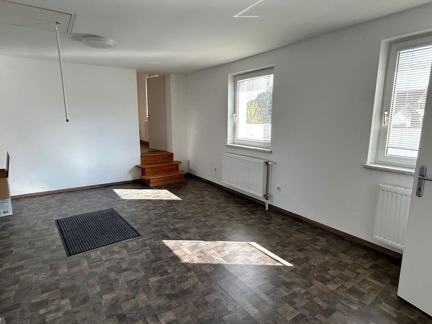 Prenájom domu 130 m², pozemek 589 m², Maria Lourd Weg 9, Enzersfel im Weinviertel, Dolné Rakúsko Prenájom domu 130 m², pozemek 589 m², Maria Lourd Weg 9, Enzersfel im Weinviertel, Dolné Rakúsko