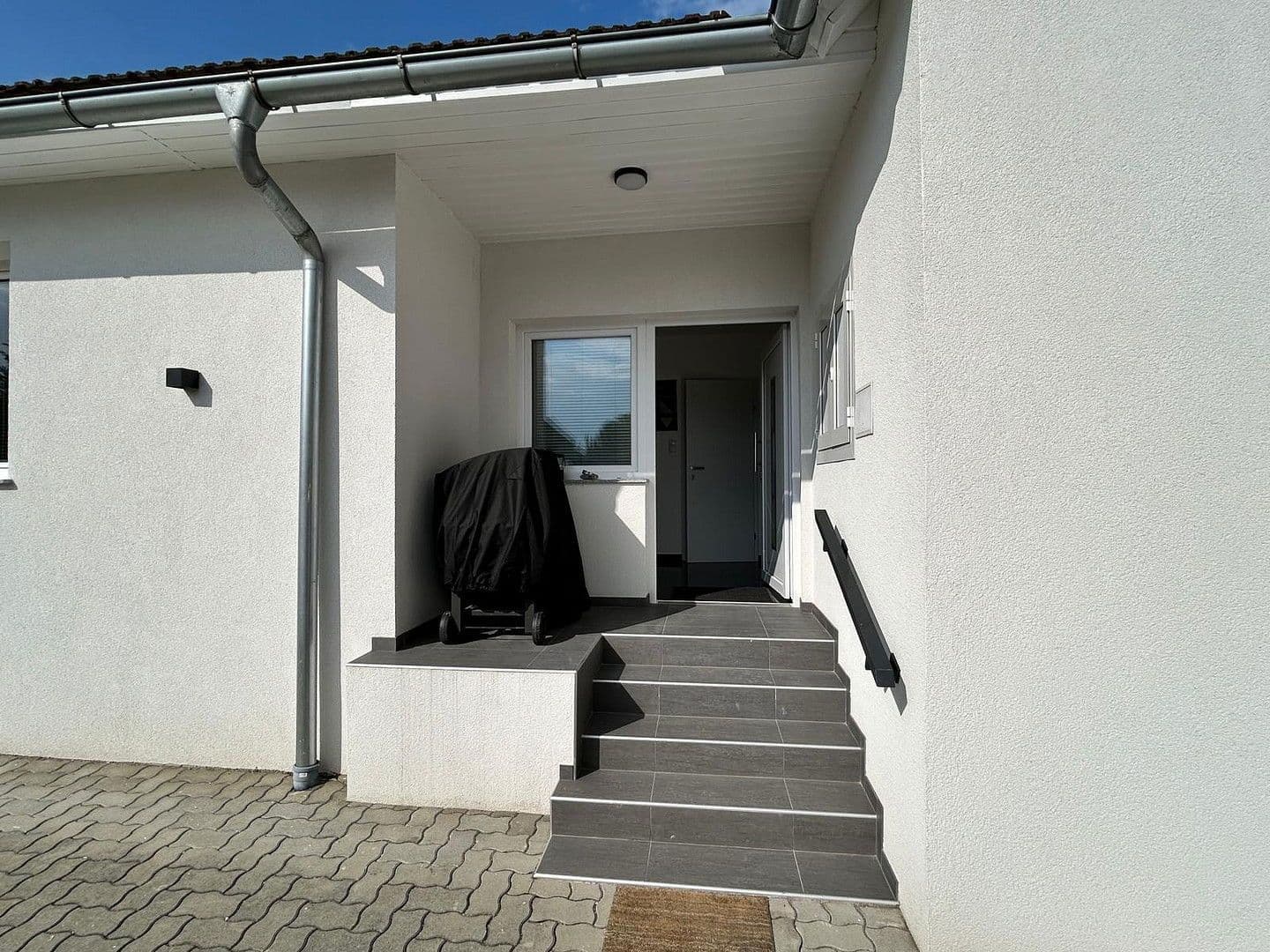 Prenájom domu 130 m², pozemek 589 m², Maria Lourd Weg 9, Enzersfel im Weinviertel, Dolné Rakúsko Prenájom domu 130 m², pozemek 589 m², Maria Lourd Weg 9, Enzersfel im Weinviertel, Dolné Rakúsko