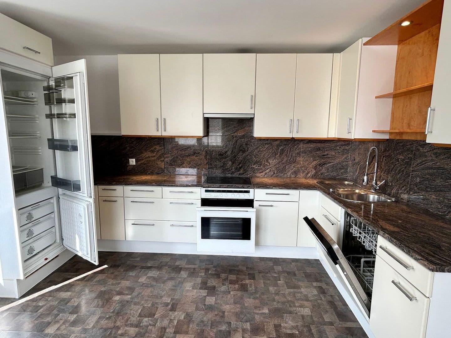 Prenájom domu 130 m², pozemek 589 m², Maria Lourd Weg 9, Enzersfel im Weinviertel, Dolné Rakúsko Prenájom domu 130 m², pozemek 589 m², Maria Lourd Weg 9, Enzersfel im Weinviertel, Dolné Rakúsko