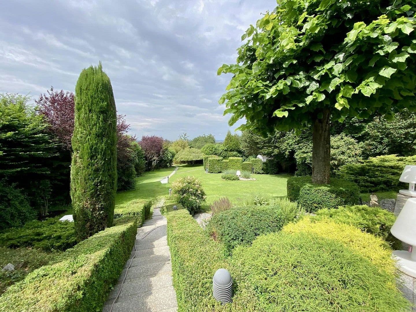 Predaj domu 418 m², pozemek 2.195 m², Hirschberg an der Bergstraße, Bádensko-Wurttembersko Predaj domu 418 m², pozemek 2.195 m², Hirschberg an der Bergstraße, Bádensko-Wurttembersko