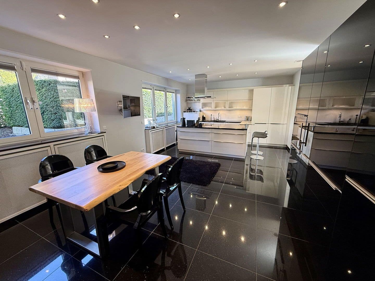 Predaj domu 418 m², pozemek 2.195 m², Hirschberg an der Bergstraße, Bádensko-Wurttembersko Predaj domu 418 m², pozemek 2.195 m², Hirschberg an der Bergstraße, Bádensko-Wurttembersko