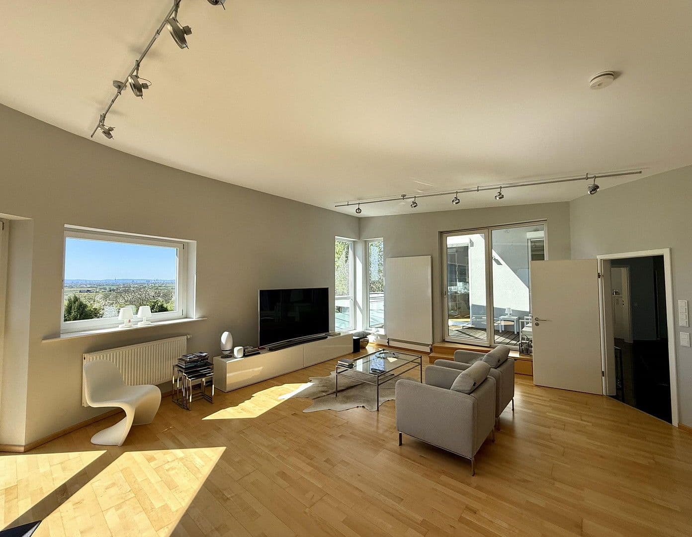 Predaj domu 418 m², pozemek 2.195 m², Hirschberg an der Bergstraße, Bádensko-Wurttembersko Predaj domu 418 m², pozemek 2.195 m², Hirschberg an der Bergstraße, Bádensko-Wurttembersko