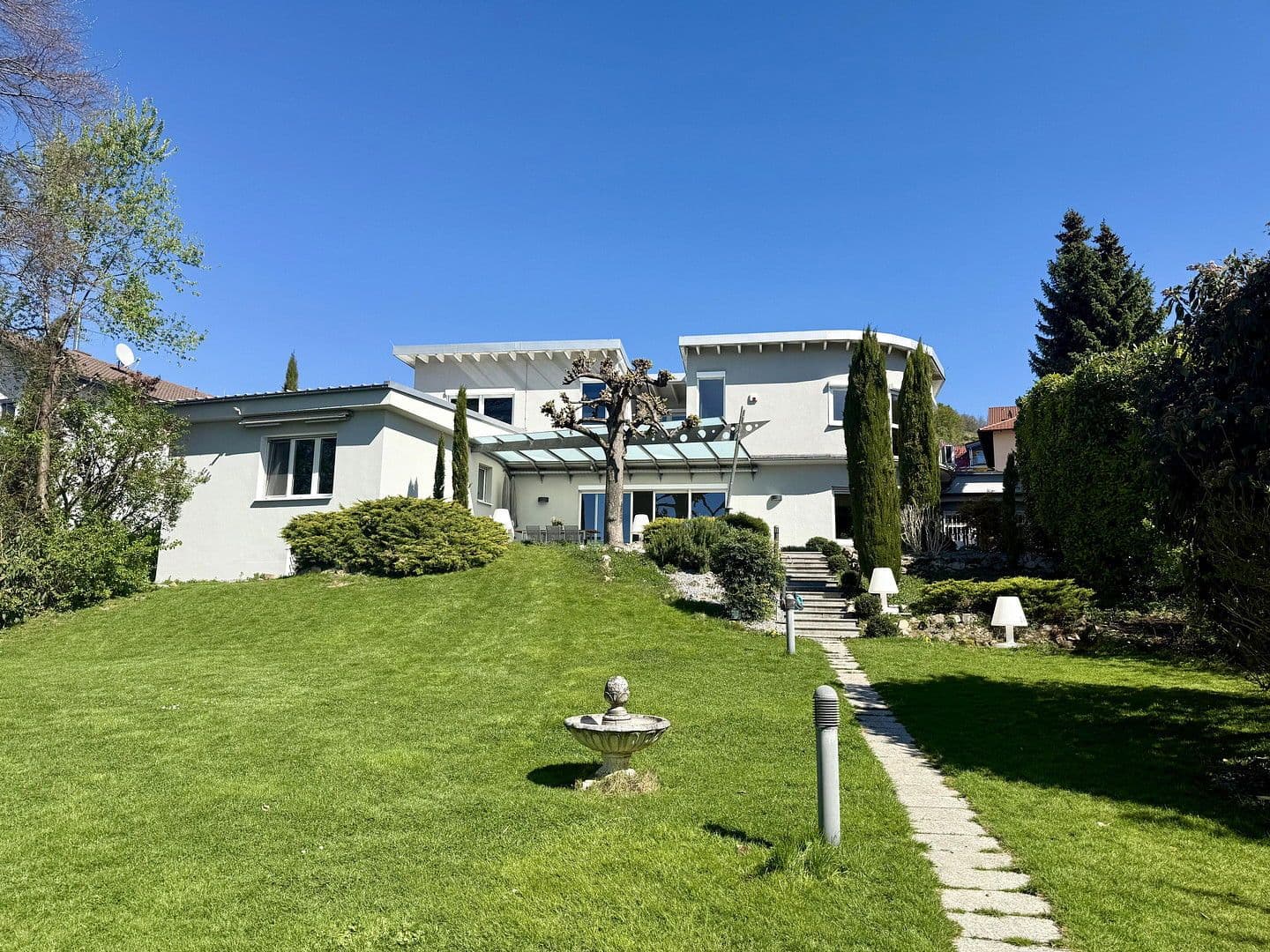 Predaj domu 418 m², pozemek 2.195 m², Hirschberg an der Bergstraße, Bádensko-Wurttembersko Predaj domu 418 m², pozemek 2.195 m², Hirschberg an der Bergstraße, Bádensko-Wurttembersko