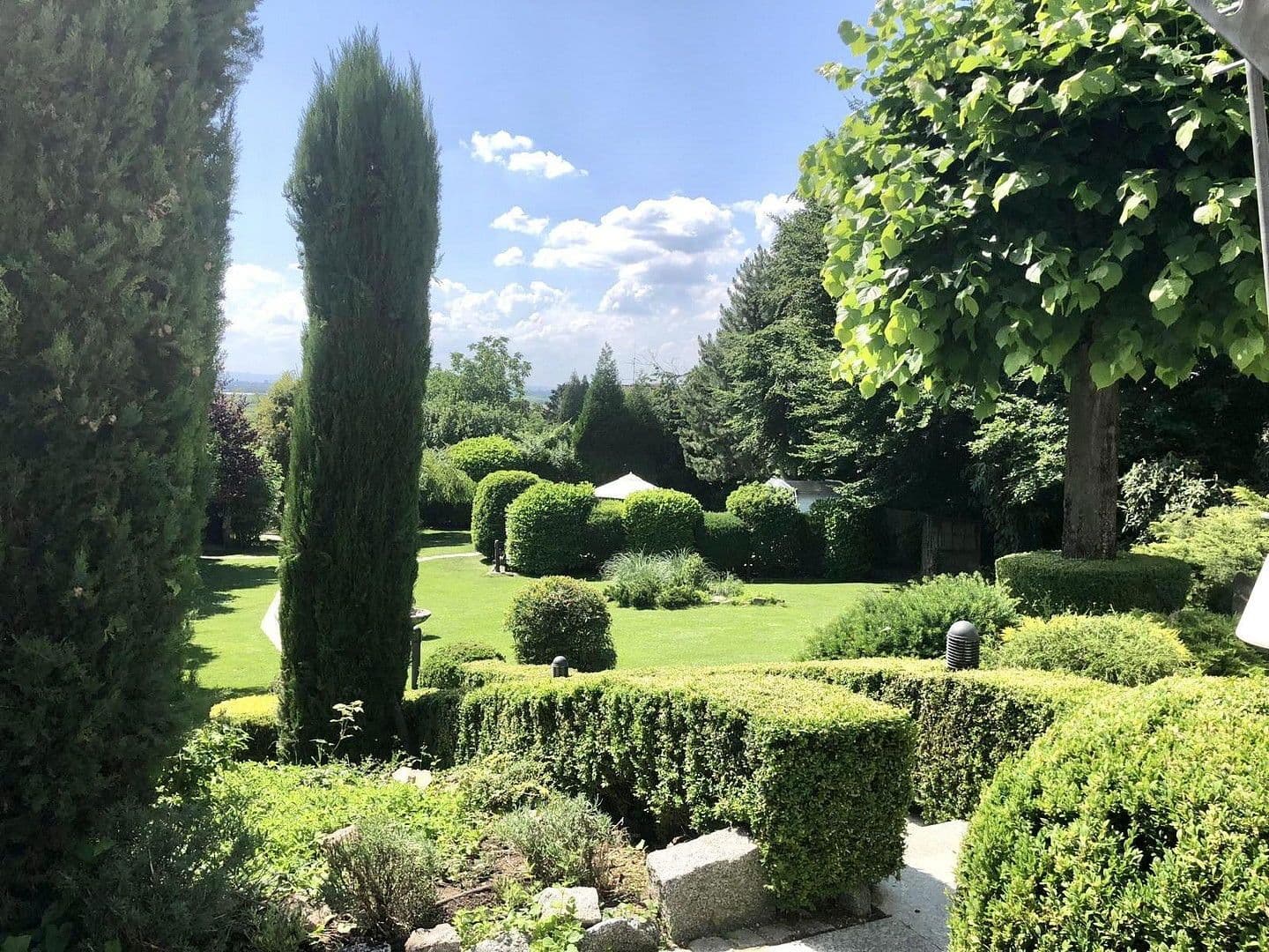 Predaj domu 418 m², pozemek 2.195 m², Hirschberg an der Bergstraße, Bádensko-Wurttembersko Predaj domu 418 m², pozemek 2.195 m², Hirschberg an der Bergstraße, Bádensko-Wurttembersko