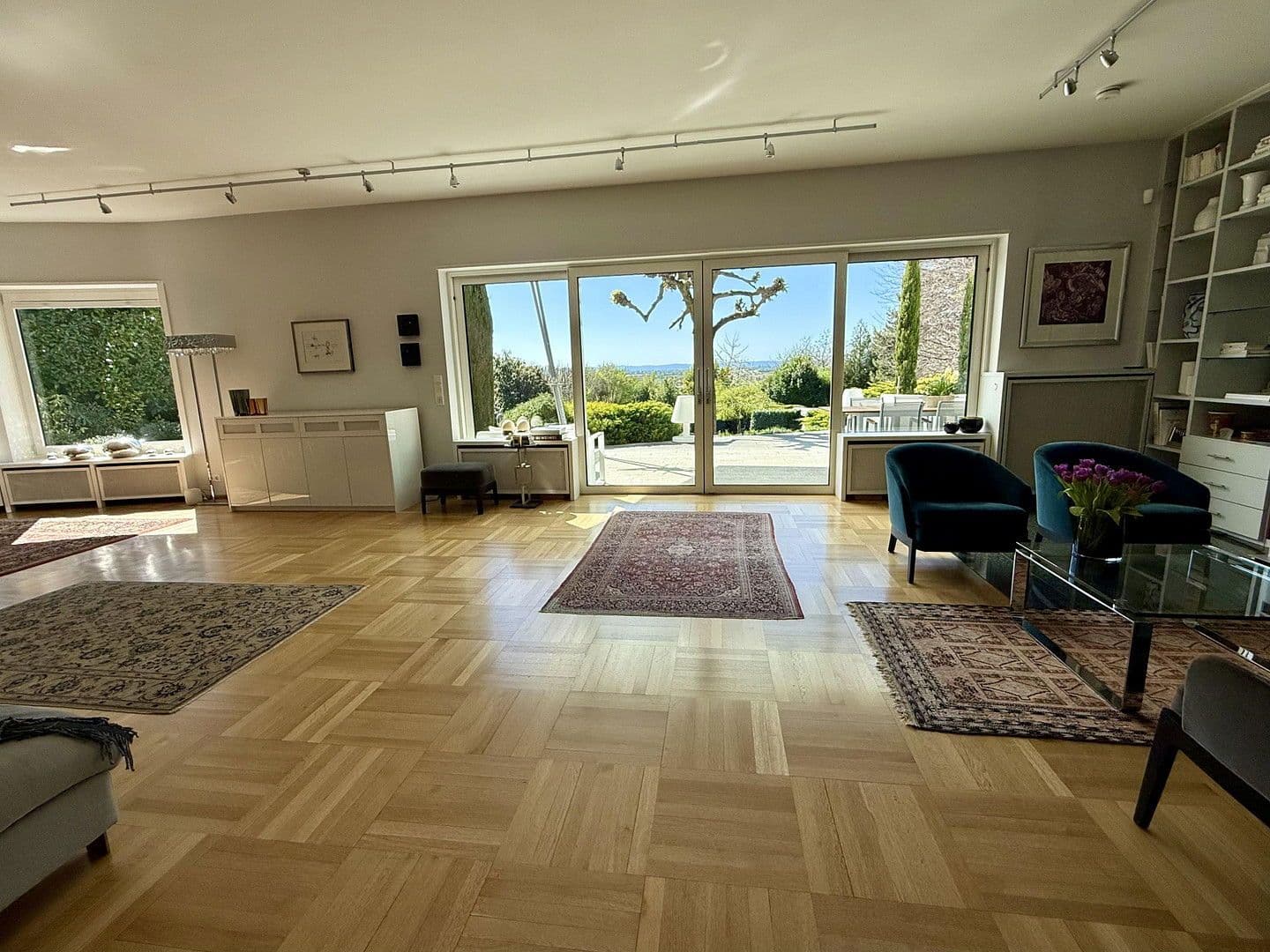 Predaj domu 418 m², pozemek 2.195 m², Hirschberg an der Bergstraße, Bádensko-Wurttembersko Predaj domu 418 m², pozemek 2.195 m², Hirschberg an der Bergstraße, Bádensko-Wurttembersko