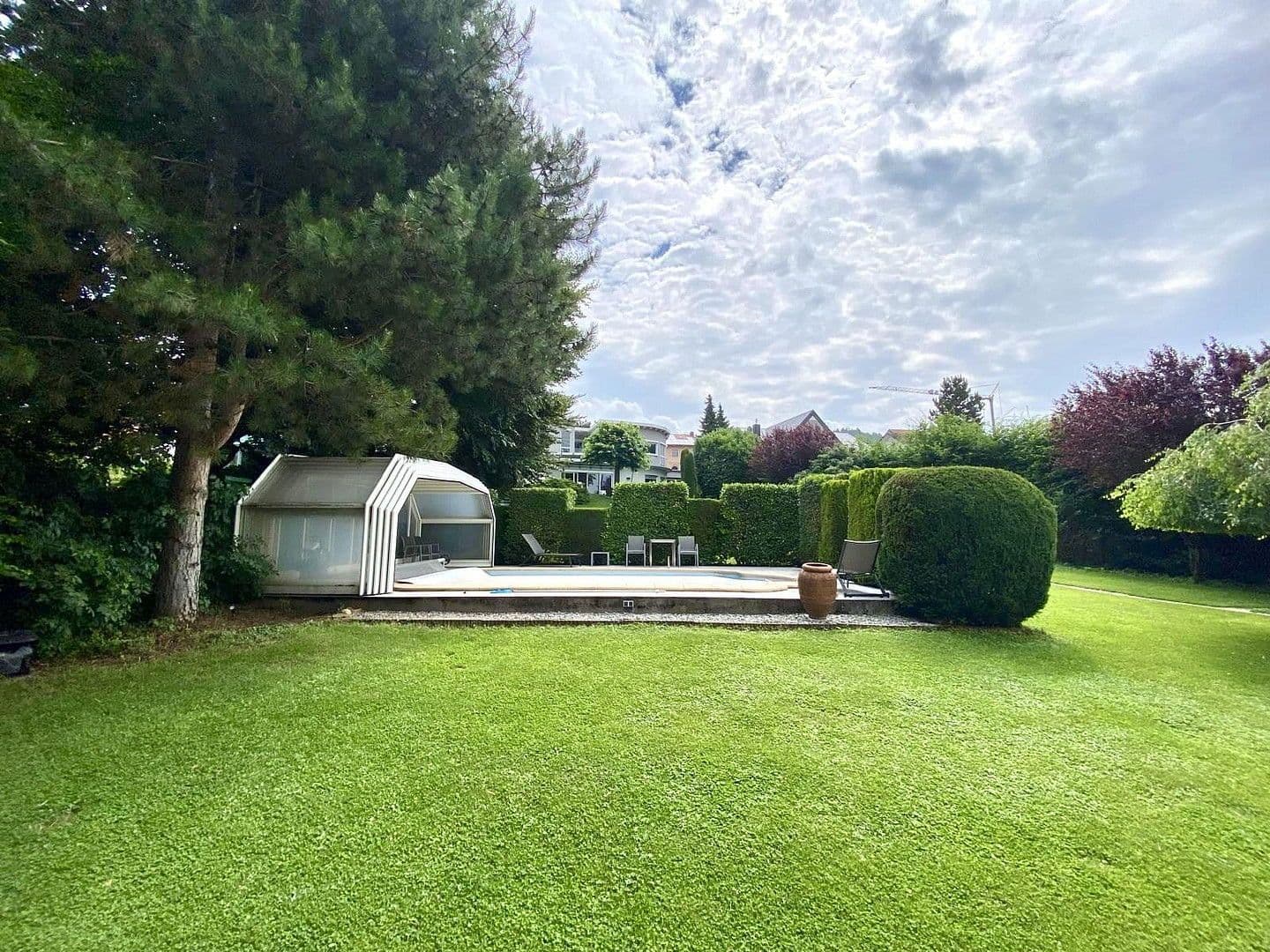 Predaj domu 418 m², pozemek 2.195 m², Hirschberg an der Bergstraße, Bádensko-Wurttembersko Predaj domu 418 m², pozemek 2.195 m², Hirschberg an der Bergstraße, Bádensko-Wurttembersko