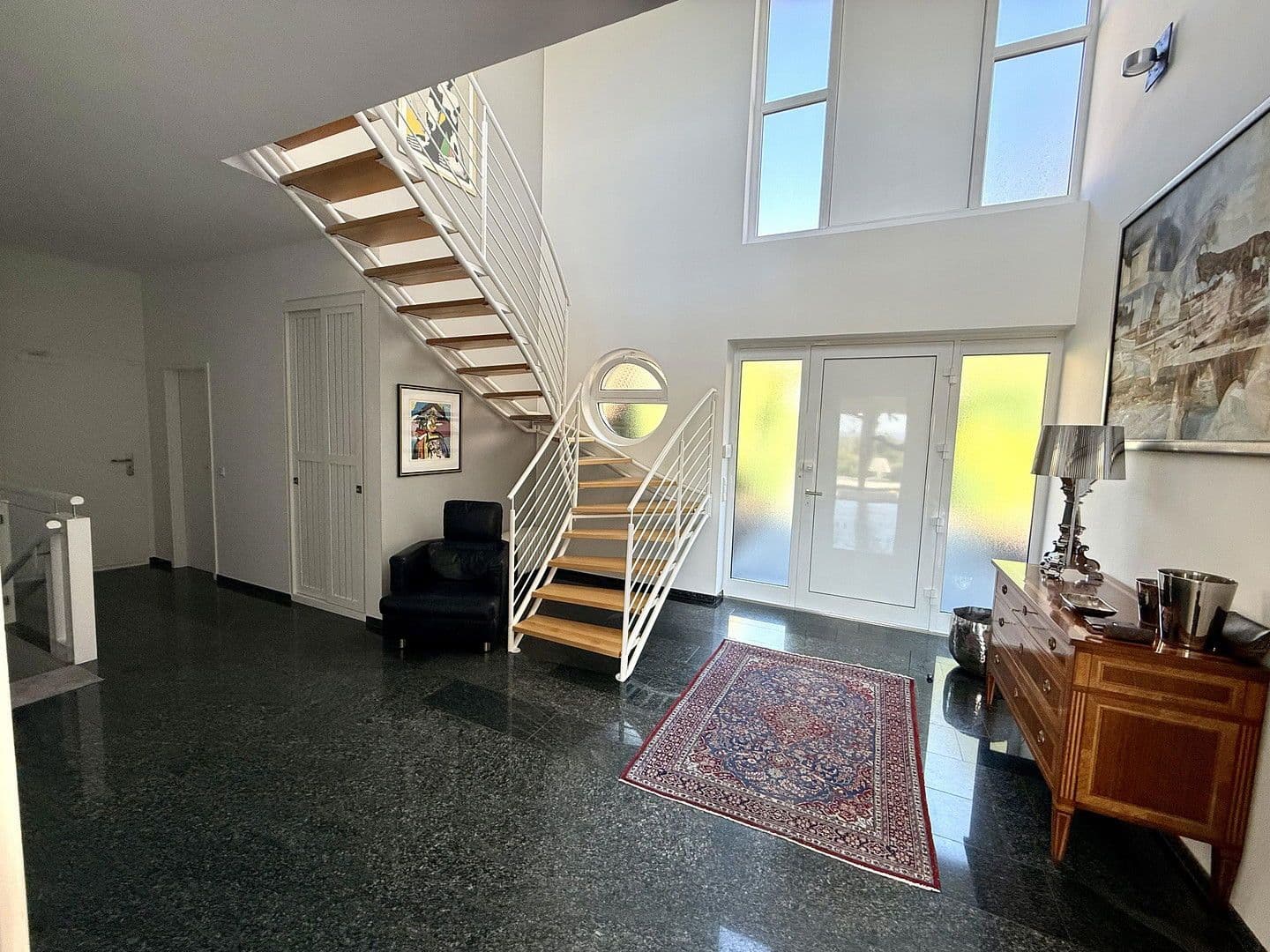 Predaj domu 418 m², pozemek 2.195 m², Hirschberg an der Bergstraße, Bádensko-Wurttembersko Predaj domu 418 m², pozemek 2.195 m², Hirschberg an der Bergstraße, Bádensko-Wurttembersko