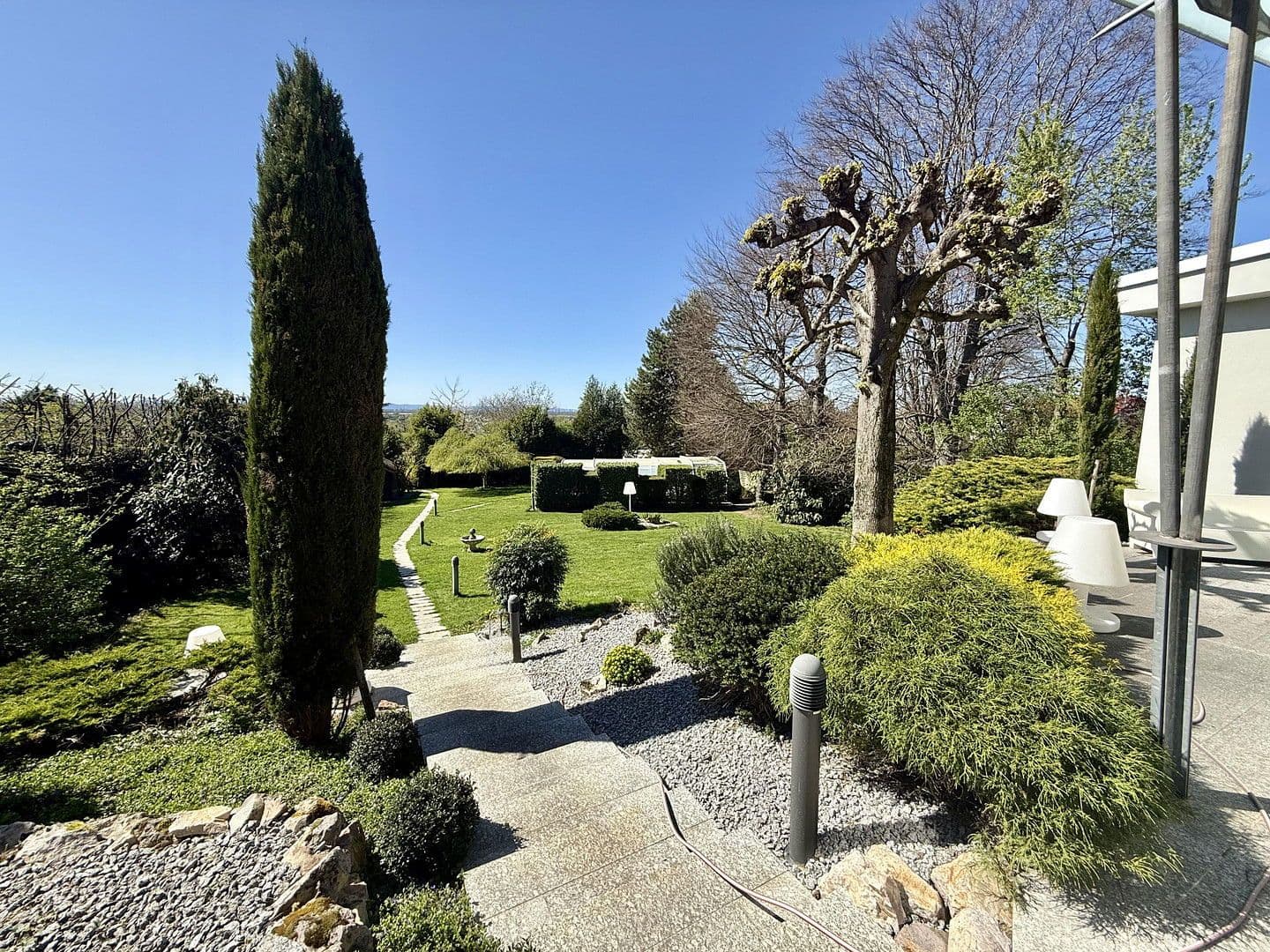 Predaj domu 418 m², pozemek 2.195 m², Hirschberg an der Bergstraße, Bádensko-Wurttembersko Predaj domu 418 m², pozemek 2.195 m², Hirschberg an der Bergstraße, Bádensko-Wurttembersko