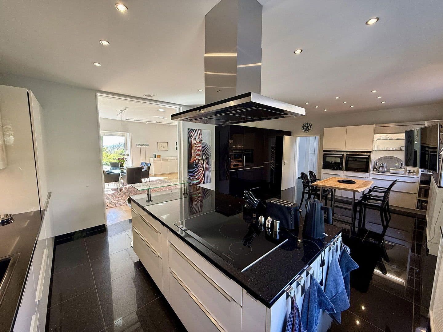 Predaj domu 418 m², pozemek 2.195 m², Hirschberg an der Bergstraße, Bádensko-Wurttembersko Predaj domu 418 m², pozemek 2.195 m², Hirschberg an der Bergstraße, Bádensko-Wurttembersko