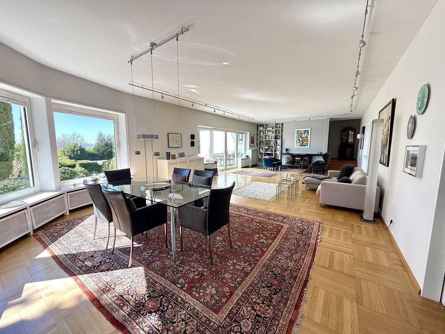 Predaj domu 418 m², pozemek 2.195 m², Hirschberg an der Bergstraße, Bádensko-Wurttembersko Predaj domu 418 m², pozemek 2.195 m², Hirschberg an der Bergstraße, Bádensko-Wurttembersko