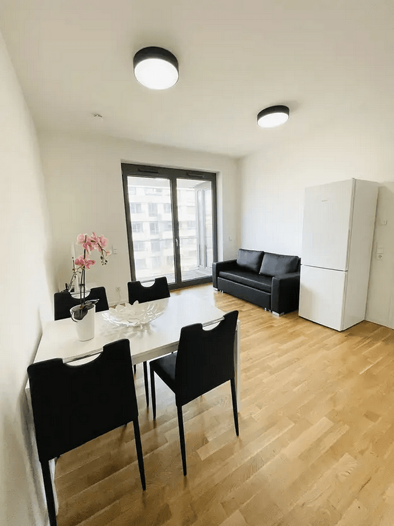 Prenájom bytu 2-izbový 53 m², Berlin, Berlín Prenájom bytu 2-izbový 53 m², Berlin, Berlín
