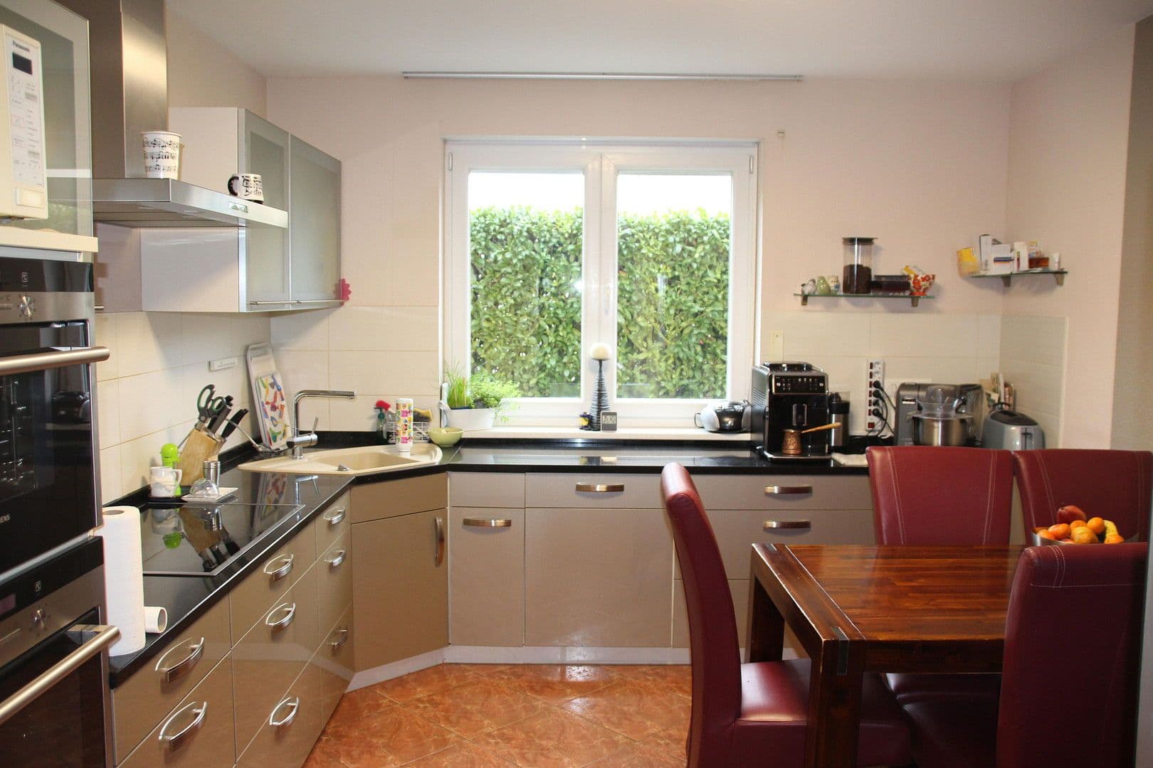 Prenájom domu 226 m², pozemek 450 m², Ottilie Widermuth Weg 2, Frankfurt am Main, Hesensko Prenájom domu 226 m², pozemek 450 m², Ottilie Widermuth Weg 2, Frankfurt am Main, Hesensko