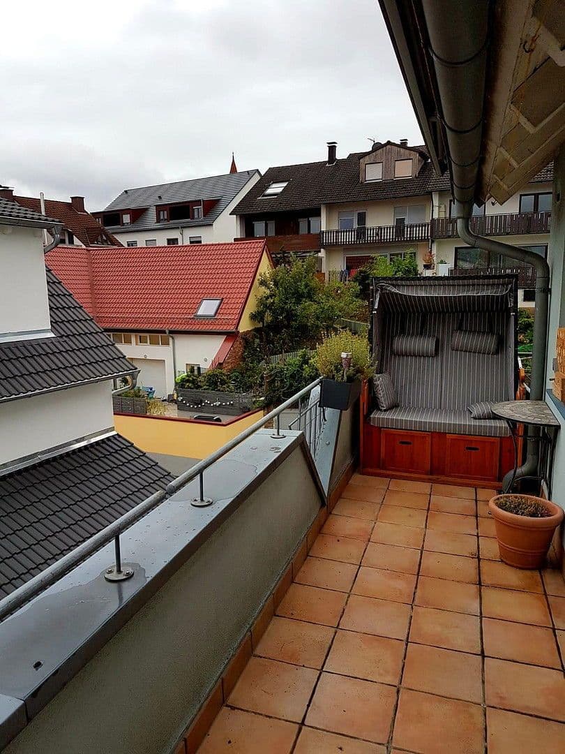 Prenájom bytu 4-izbový 120 m², Rheinstetten, Bádensko-Wurttembersko Prenájom bytu 4-izbový 120 m², Rheinstetten, Bádensko-Wurttembersko