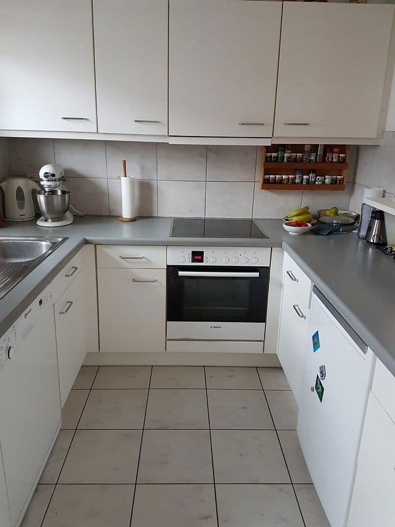 Prenájom bytu 4-izbový 120 m², Rheinstetten, Bádensko-Wurttembersko Prenájom bytu 4-izbový 120 m², Rheinstetten, Bádensko-Wurttembersko