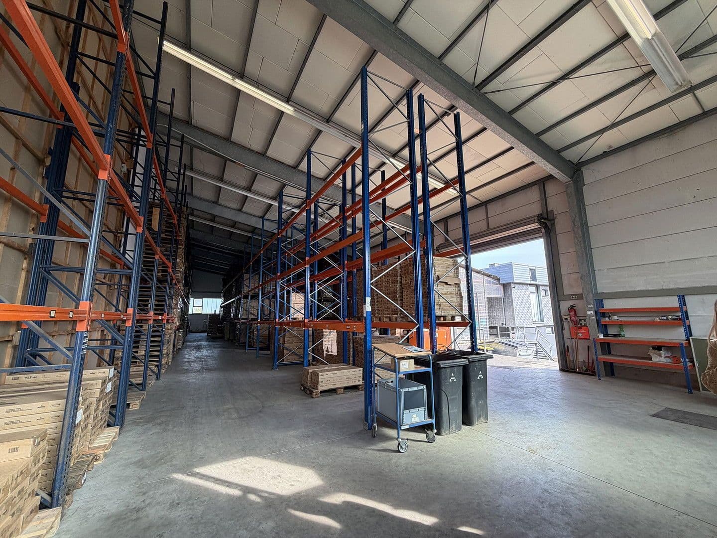 Prenájom nebytového priestoru 1.300 m², Neunkirchen-Seelscheid, Severné Porýnie - Westfálsko Prenájom nebytového priestoru 1.300 m², Neunkirchen-Seelscheid, Severné Porýnie - Westfálsko