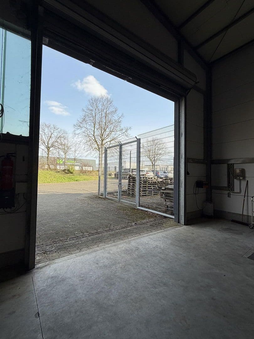 Prenájom nebytového priestoru 1.300 m², Neunkirchen-Seelscheid, Severné Porýnie - Westfálsko Prenájom nebytového priestoru 1.300 m², Neunkirchen-Seelscheid, Severné Porýnie - Westfálsko