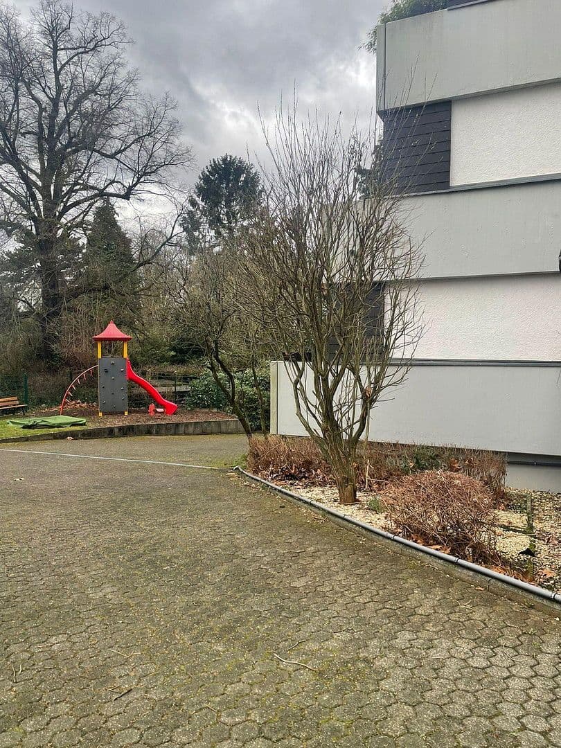 Prenájom bytu 3-izbový 94 m², Overather Str. 6, Bergisch Gladbach, Severné Porýnie - Westfálsko Prenájom bytu 3-izbový 94 m², Overather Str. 6, Bergisch Gladbach, Severné Porýnie - Westfálsko
