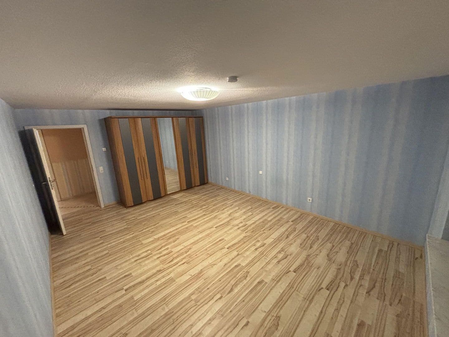 Prenájom bytu 4-izbový 96 m², Schöntal, Bádensko-Wurttembersko Prenájom bytu 4-izbový 96 m², Schöntal, Bádensko-Wurttembersko