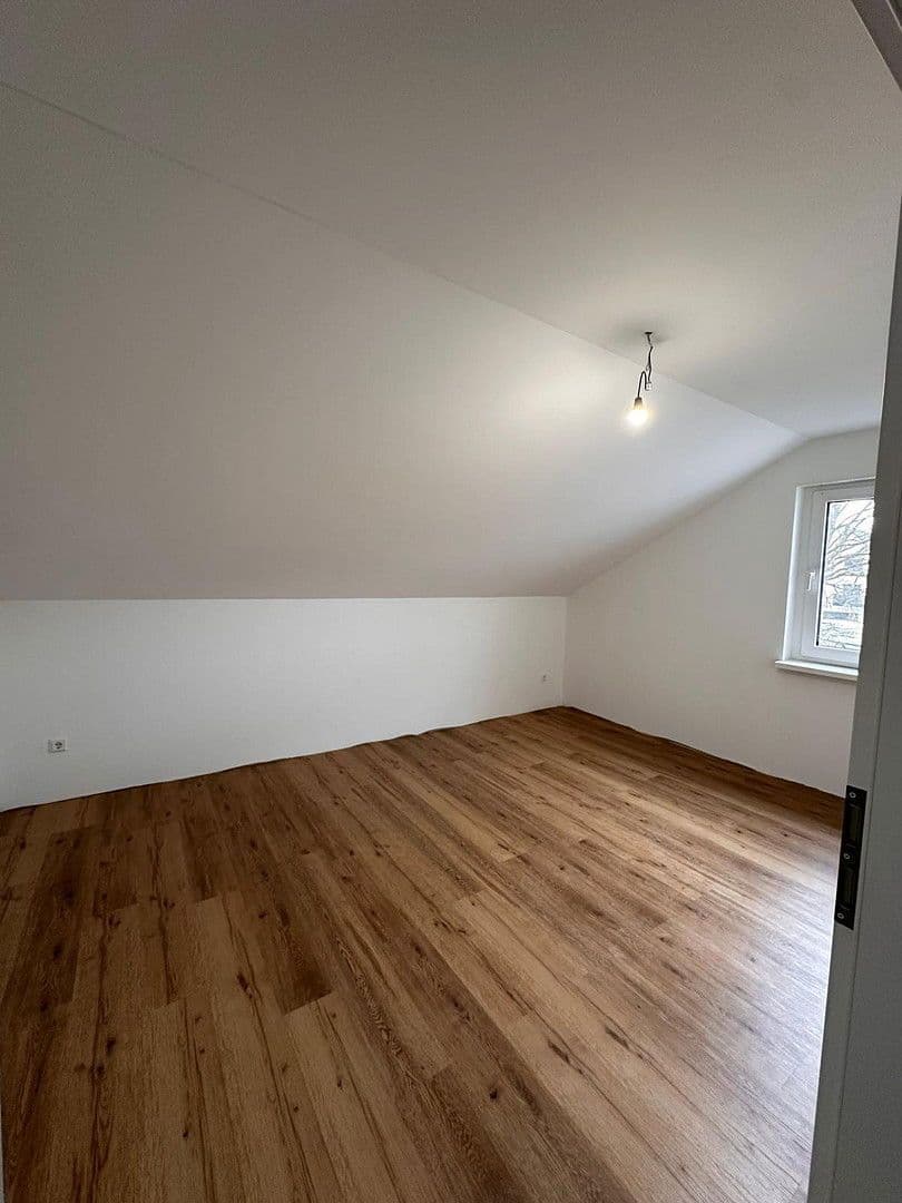 Prenájom bytu 2-izbový 80 m², Markgröningen, Bádensko-Wurttembersko Prenájom bytu 2-izbový 80 m², Markgröningen, Bádensko-Wurttembersko