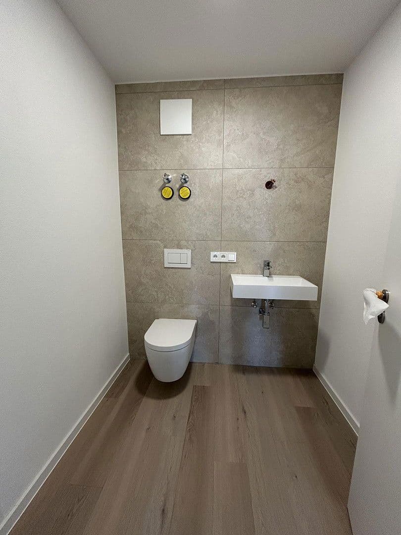 Prenájom bytu 3-izbový 110 m², Scheckertstrasse 2, Zell am Main, Bavorsko Prenájom bytu 3-izbový 110 m², Scheckertstrasse 2, Zell am Main, Bavorsko