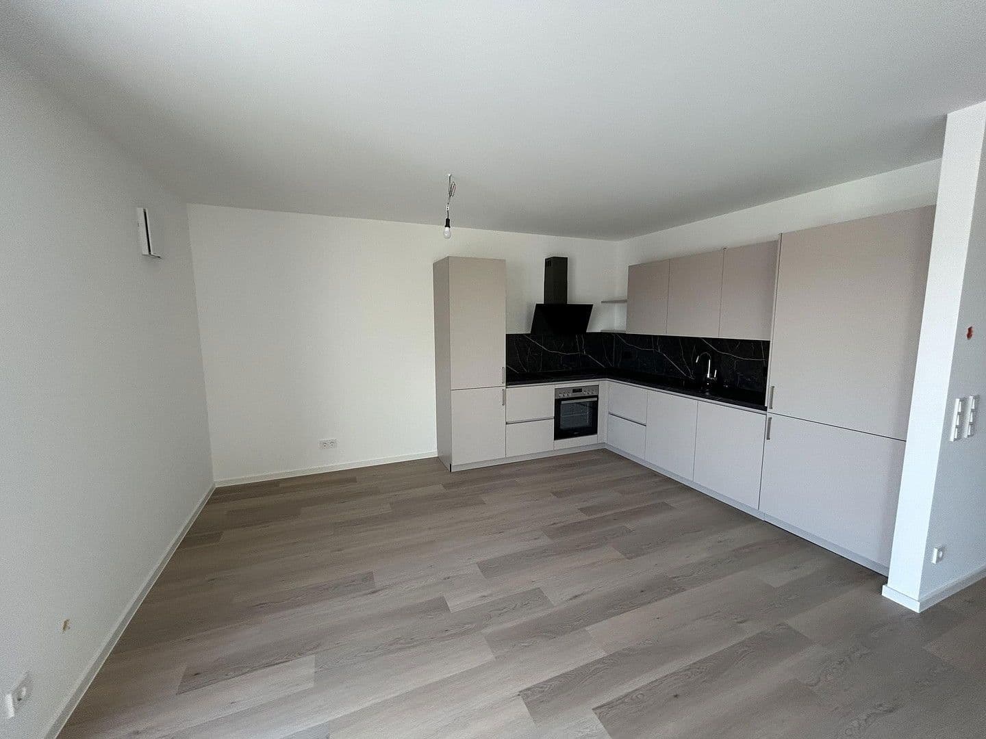 Prenájom bytu 3-izbový 110 m², Scheckertstrasse 2, Zell am Main, Bavorsko Prenájom bytu 3-izbový 110 m², Scheckertstrasse 2, Zell am Main, Bavorsko