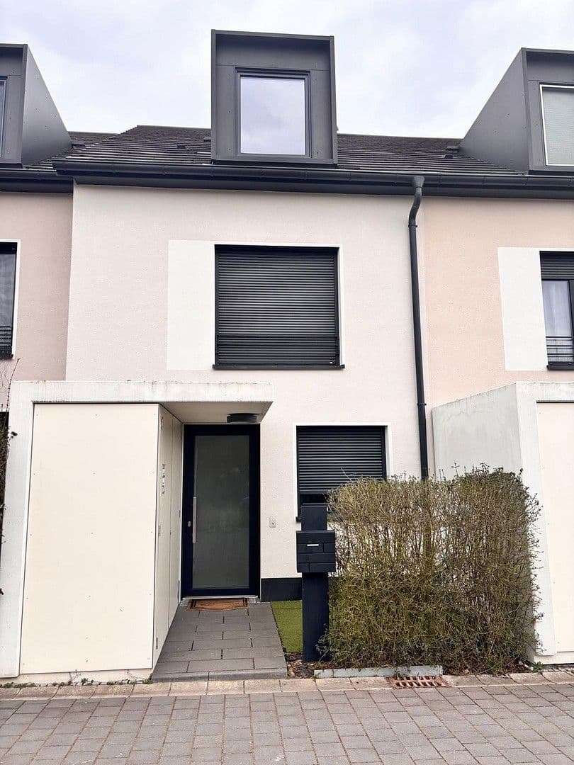 Predaj domu 146 m², pozemek 194 m², Erlangen, Bavorsko Predaj domu 146 m², pozemek 194 m², Erlangen, Bavorsko