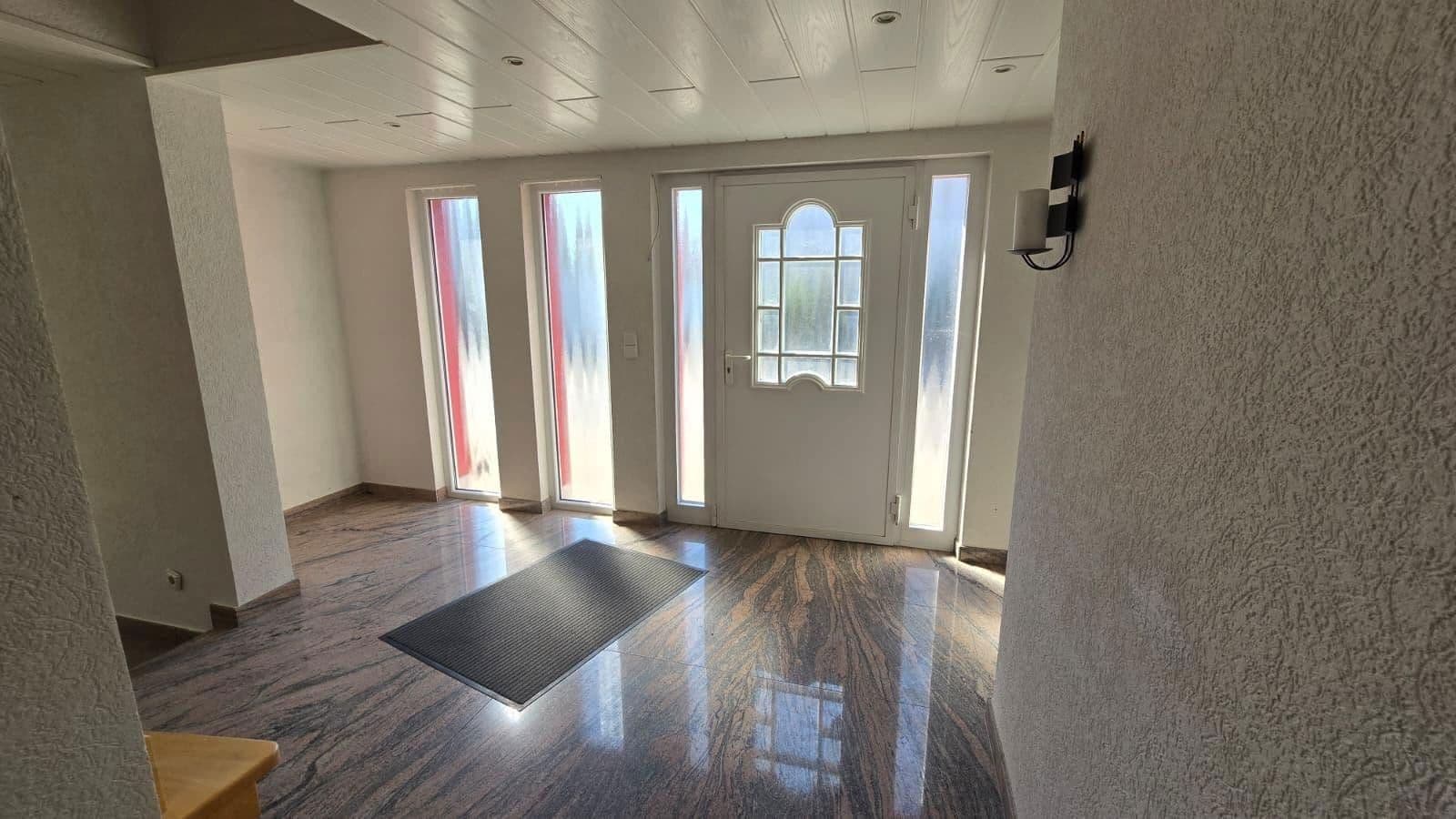 Predaj domu 258 m², pozemek 719 m², Wörth am Rhein, Porýnie-Falcko Predaj domu 258 m², pozemek 719 m², Wörth am Rhein, Porýnie-Falcko