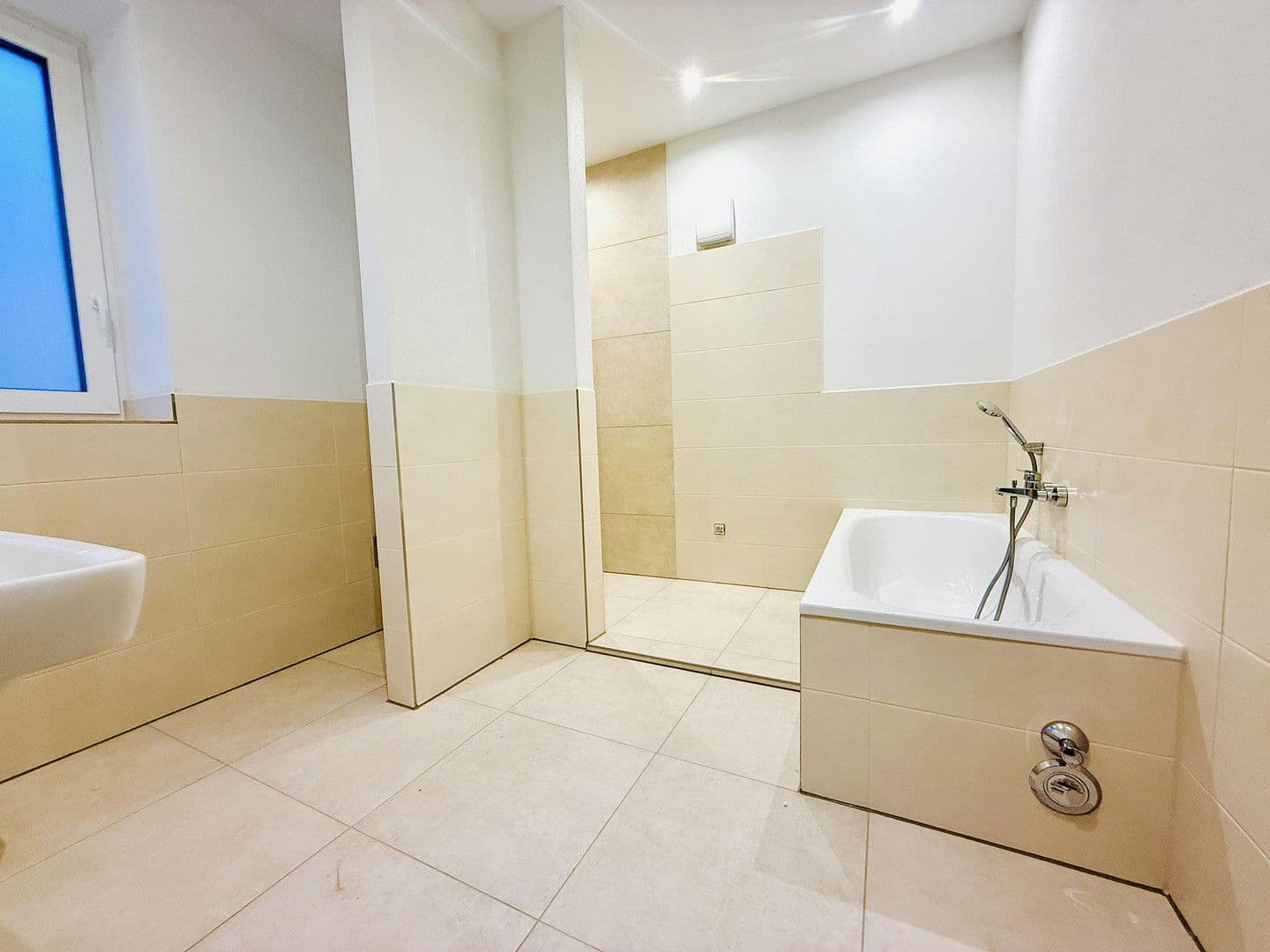 Prenájom bytu 2-izbový 119 m², Windsbach, Bavorsko Prenájom bytu 2-izbový 119 m², Windsbach, Bavorsko