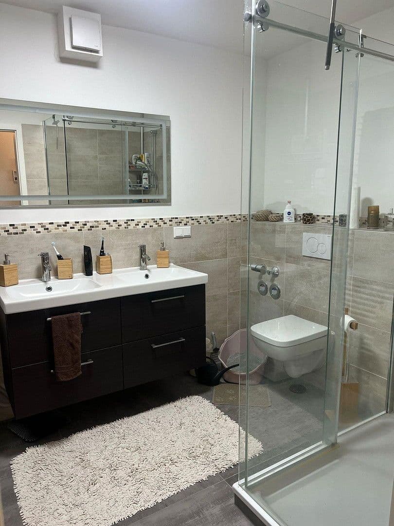 Prenájom bytu 1-izbový 12 m², Frankfurt am Main, Hesensko Prenájom bytu 1-izbový 12 m², Frankfurt am Main, Hesensko