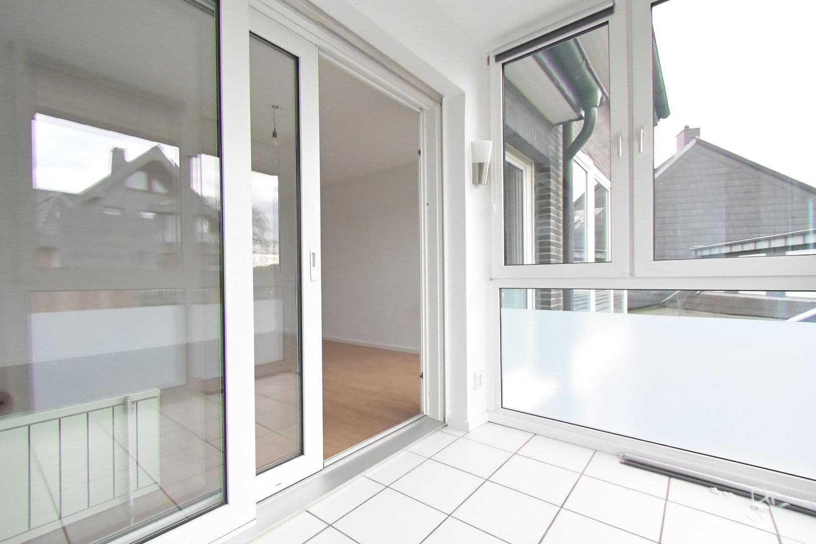 Prenájom bytu 2-izbový 55 m², Frankfurter Str. 214, Köln, Severné Porýnie - Westfálsko Prenájom bytu 2-izbový 55 m², Frankfurter Str. 214, Köln, Severné Porýnie - Westfálsko