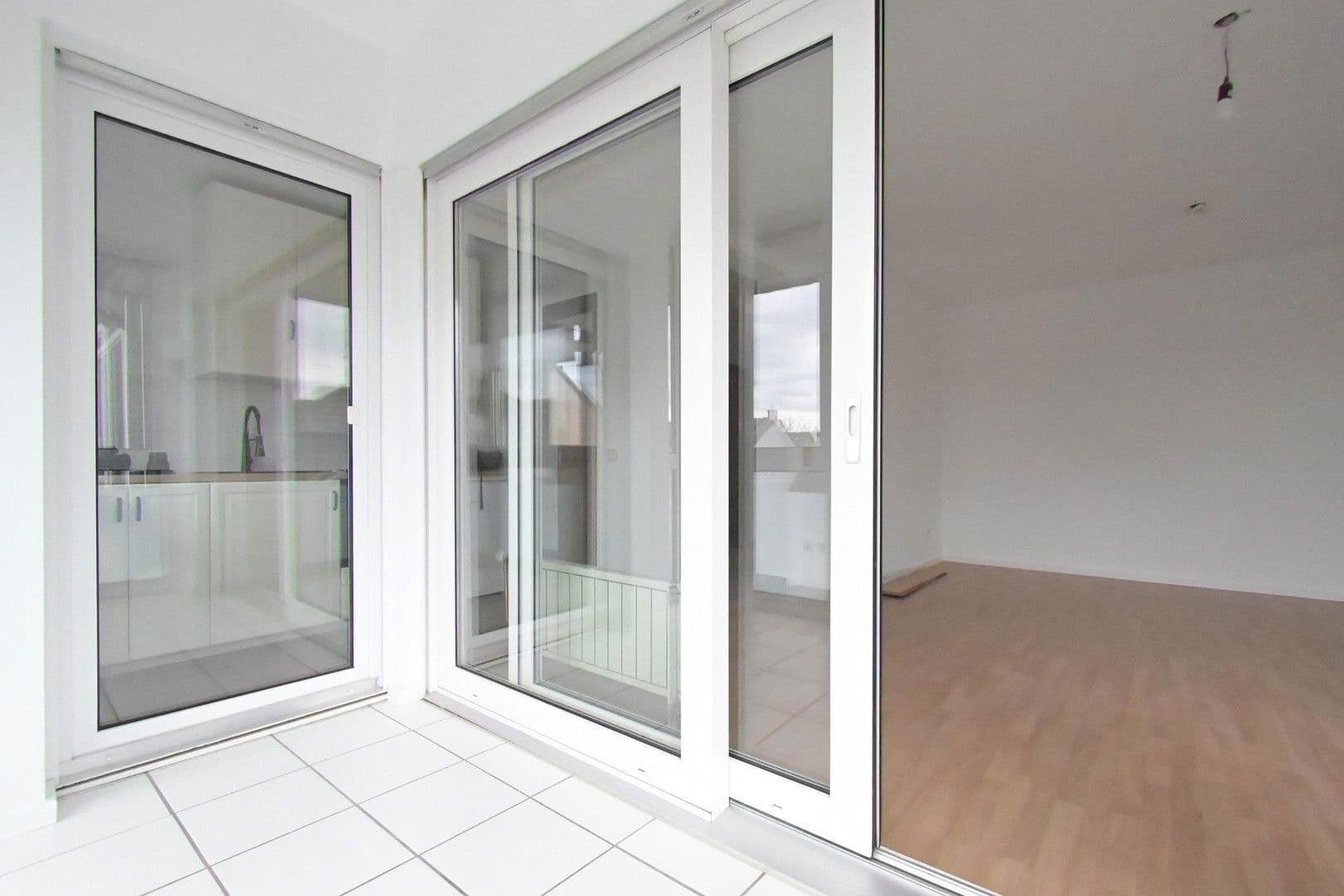 Prenájom bytu 2-izbový 55 m², Frankfurter Str. 214, Köln, Severné Porýnie - Westfálsko Prenájom bytu 2-izbový 55 m², Frankfurter Str. 214, Köln, Severné Porýnie - Westfálsko