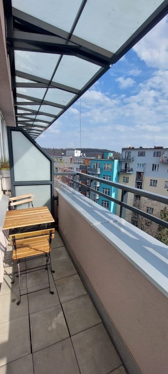 Prenájom bytu 3-izbový 50 m², Kloboučnická, Praha, Praha Prenájom bytu 3-izbový 50 m², Kloboučnická, Praha, Praha