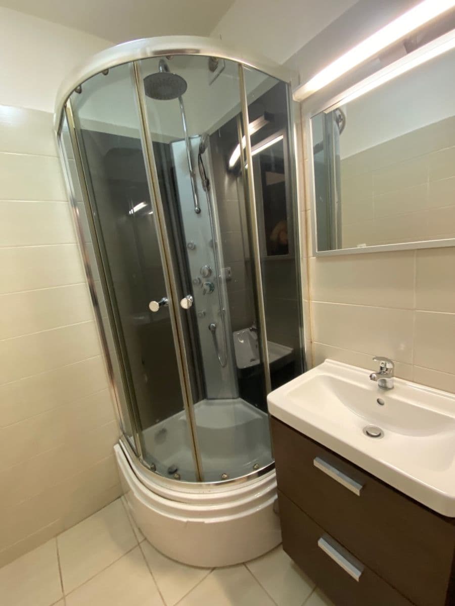 Prenájom bytu 3-izbový 50 m², Kloboučnická, Praha, Praha Prenájom bytu 3-izbový 50 m², Kloboučnická, Praha, Praha