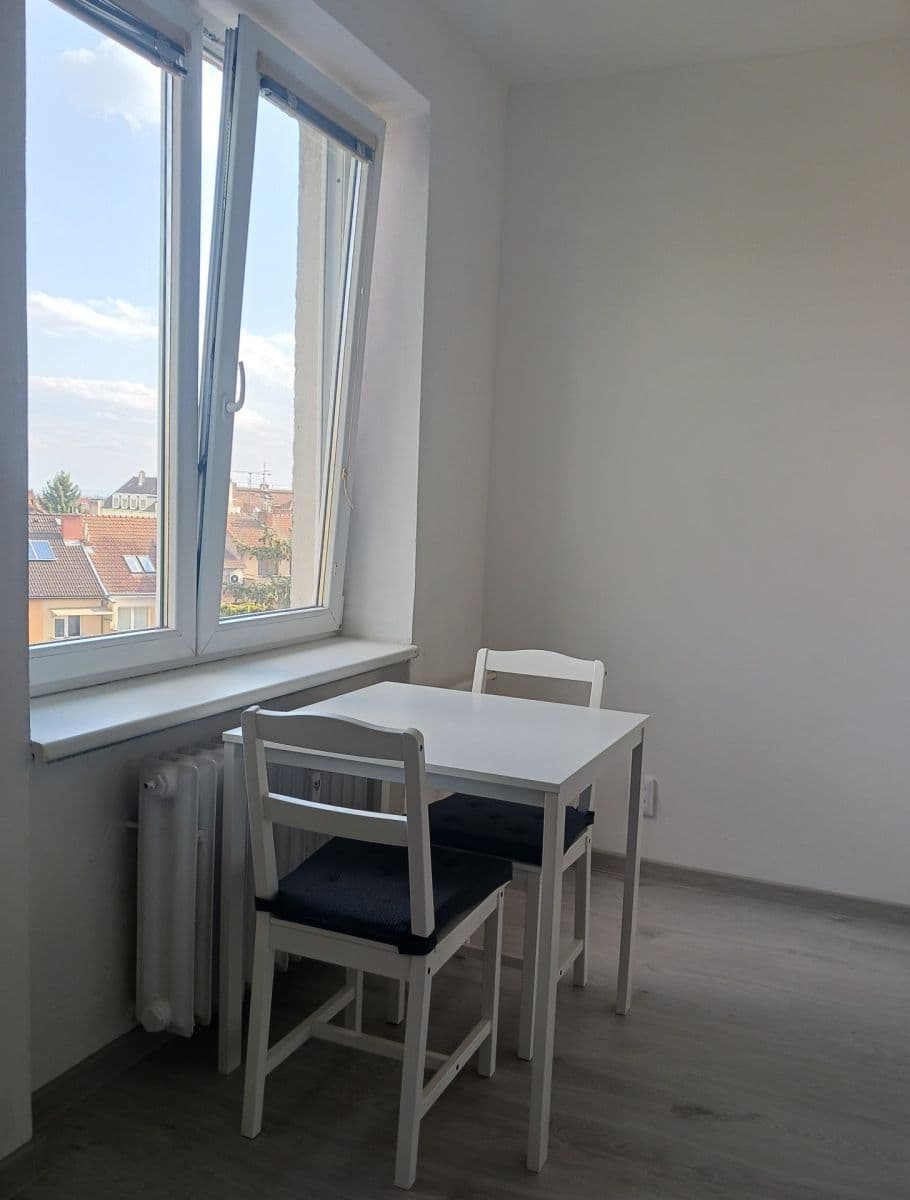 Prenájom bytu 1-izbový 31 m², náměstí SNP, Brno, Jihomoravský kraj Prenájom bytu 1-izbový 31 m², náměstí SNP, Brno, Jihomoravský kraj