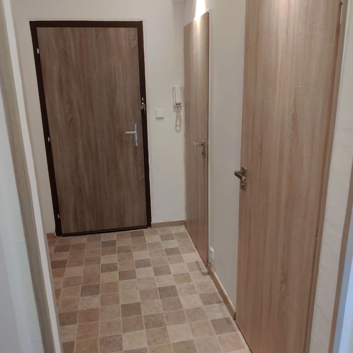 Prenájom bytu 2-izbový 44 m², Ciolkovského, Praha, Praha Prenájom bytu 2-izbový 44 m², Ciolkovského, Praha, Praha