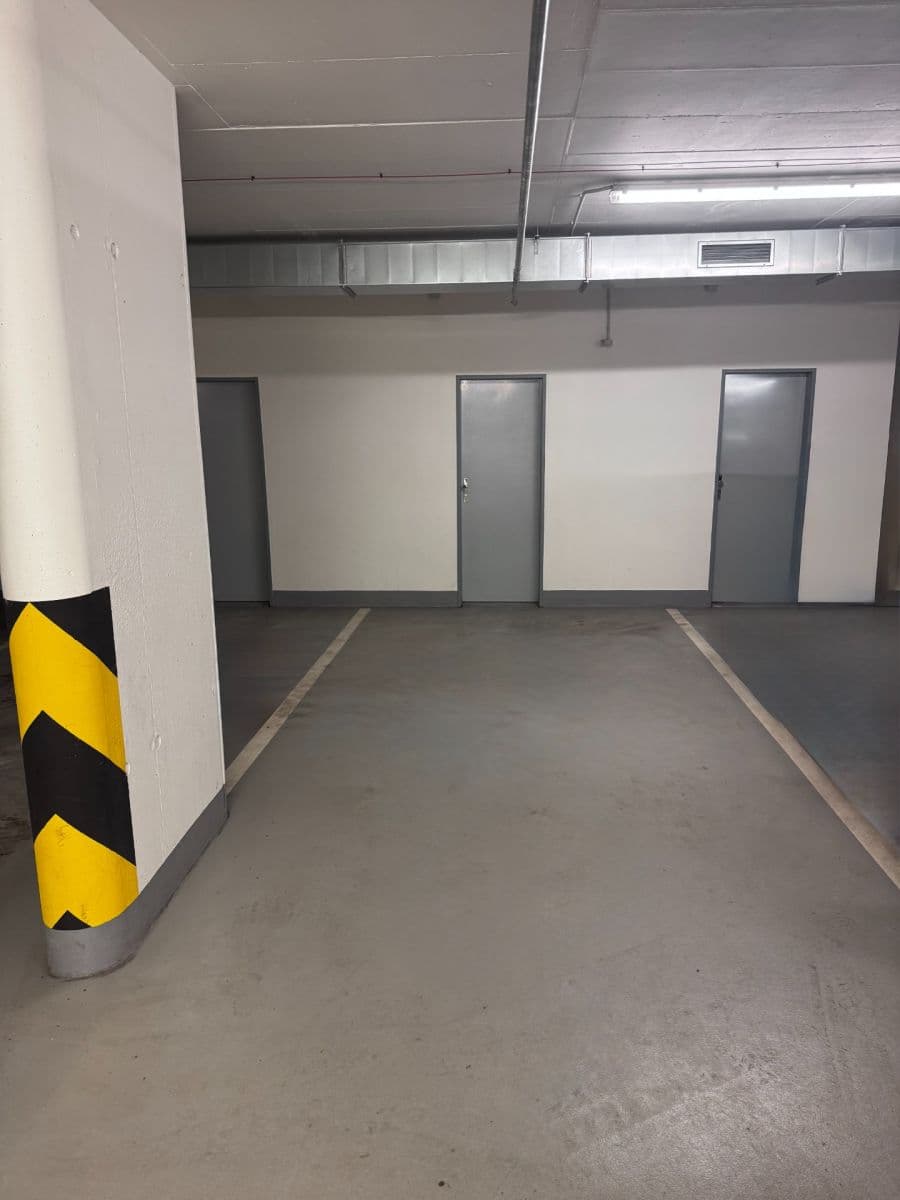 Prenájom garáže 15 m², Vojenova, Praha, Praha Prenájom garáže 15 m², Vojenova, Praha, Praha