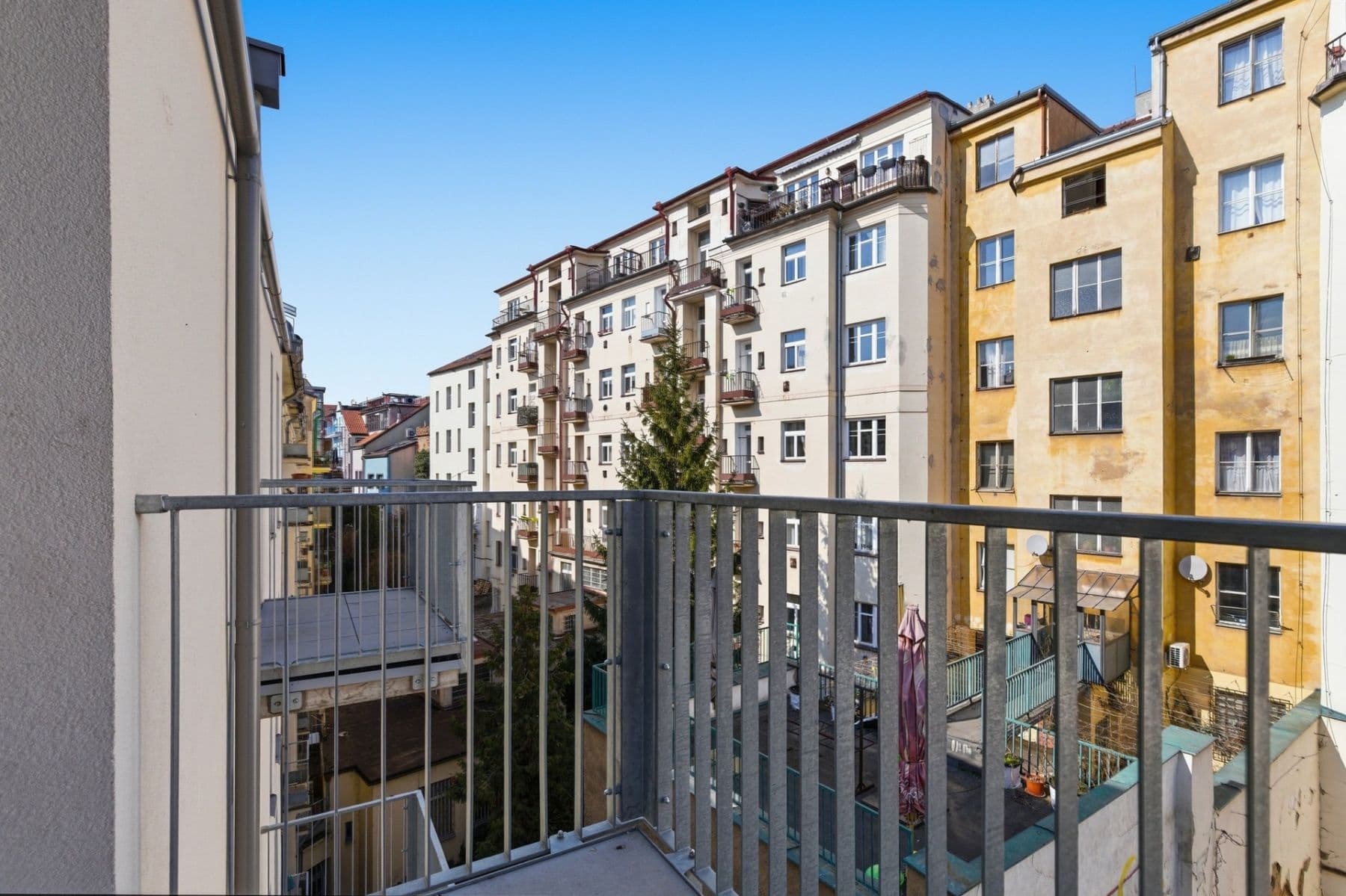 Prenájom bytu 1-izbový 24 m², Krymská, Praha, Praha Prenájom bytu 1-izbový 24 m², Krymská, Praha, Praha