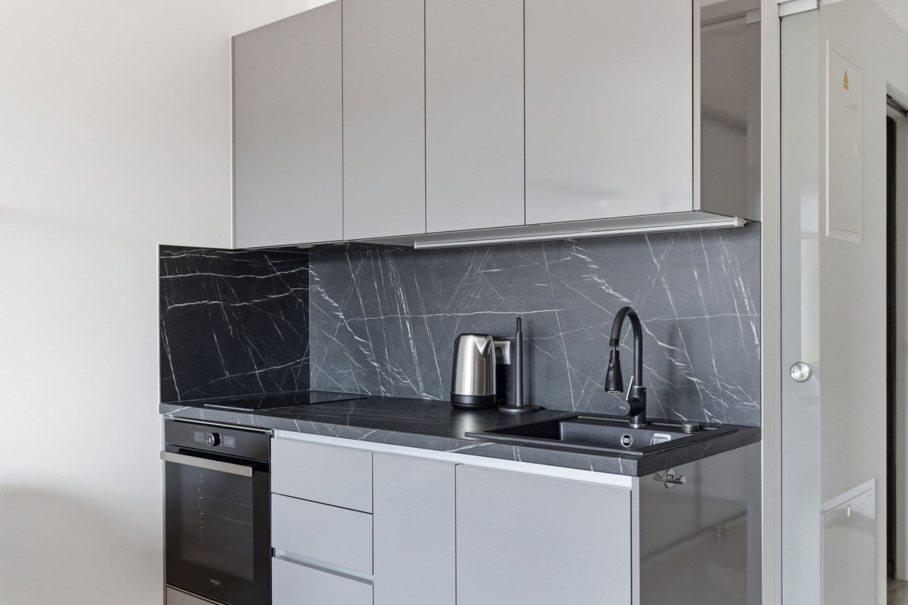 Prenájom bytu 1-izbový 33 m², Českomoravská, Praha, Praha Prenájom bytu 1-izbový 33 m², Českomoravská, Praha, Praha