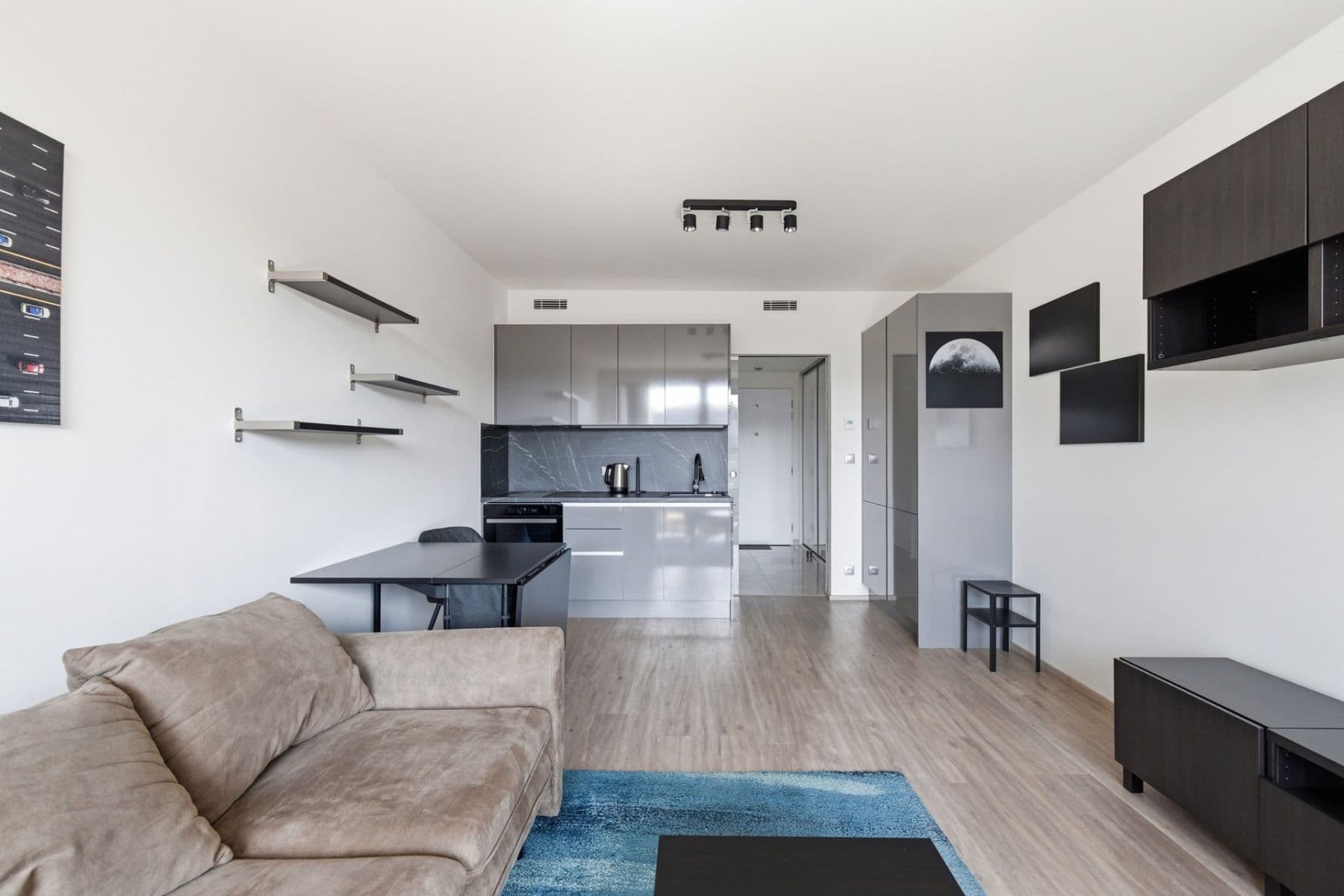 Prenájom bytu 1-izbový 33 m², Českomoravská, Praha, Praha Prenájom bytu 1-izbový 33 m², Českomoravská, Praha, Praha