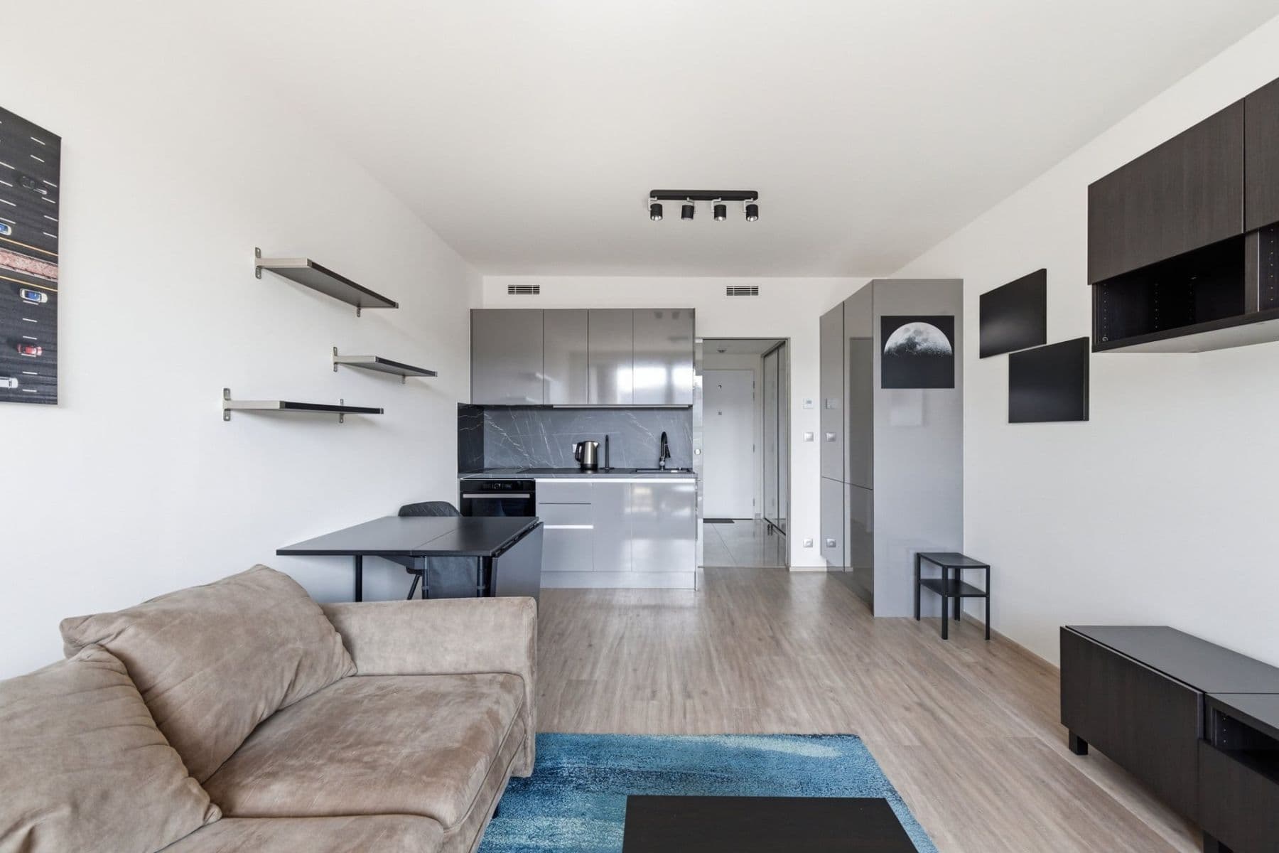 Prenájom bytu 1-izbový 33 m², Českomoravská, Praha, Praha Prenájom bytu 1-izbový 33 m², Českomoravská, Praha, Praha