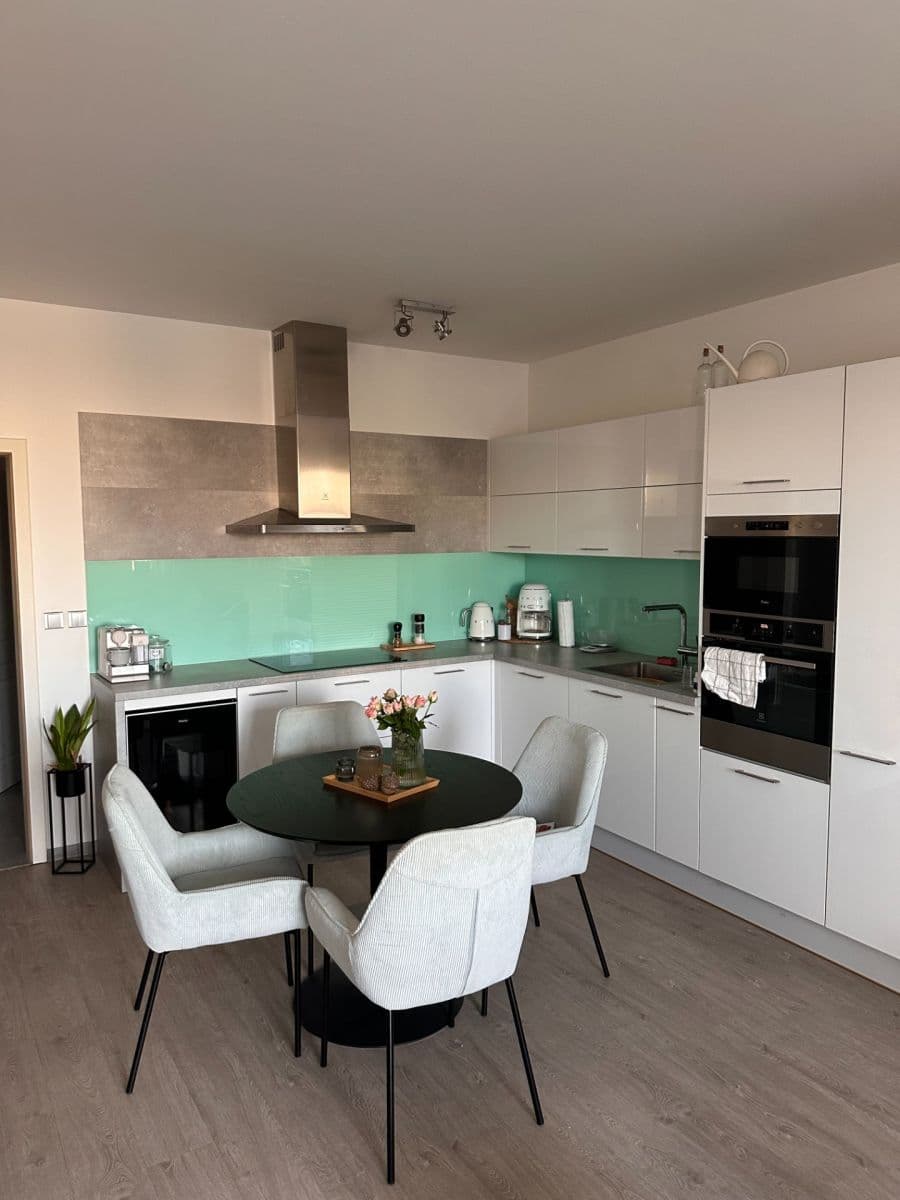 Prenájom bytu 2-izbový 66 m², Cholupická, Praha, Praha Prenájom bytu 2-izbový 66 m², Cholupická, Praha, Praha