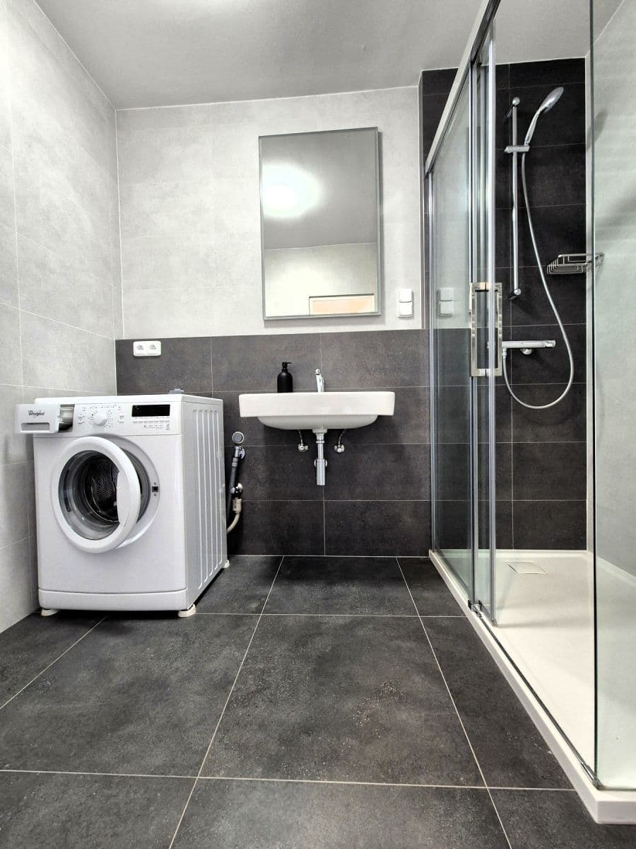 Prenájom bytu 3-izbový 80 m², Bellušova, Praha, Praha Prenájom bytu 3-izbový 80 m², Bellušova, Praha, Praha