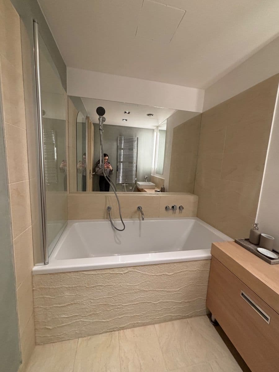 Prenájom bytu 2-izbový 65 m², Rohanské nábřeží, Praha, Praha Prenájom bytu 2-izbový 65 m², Rohanské nábřeží, Praha, Praha