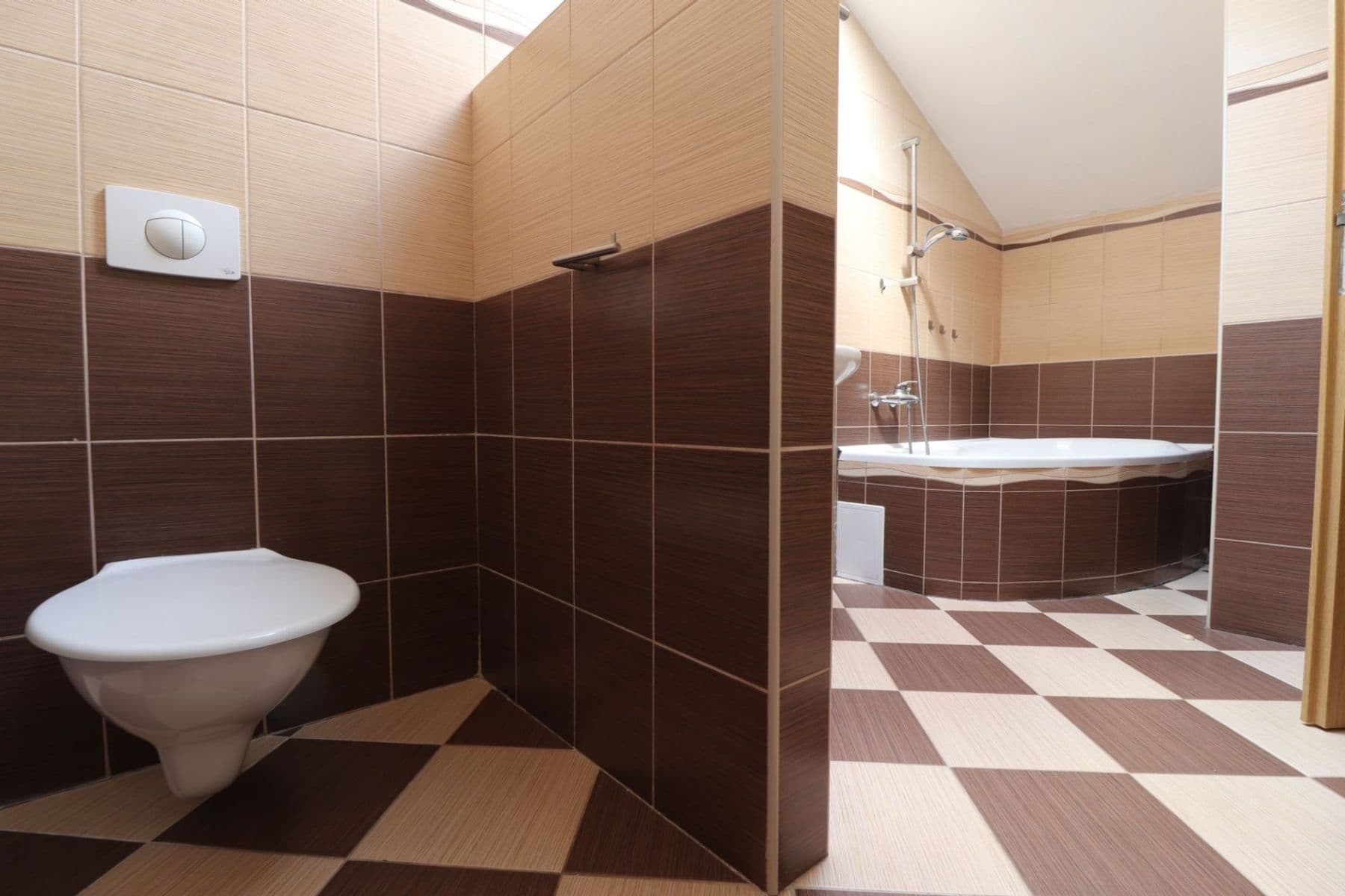 Prenájom bytu 3-izbový 77 m², Za Hotelem, Nupaky, Středočeský kraj Prenájom bytu 3-izbový 77 m², Za Hotelem, Nupaky, Středočeský kraj