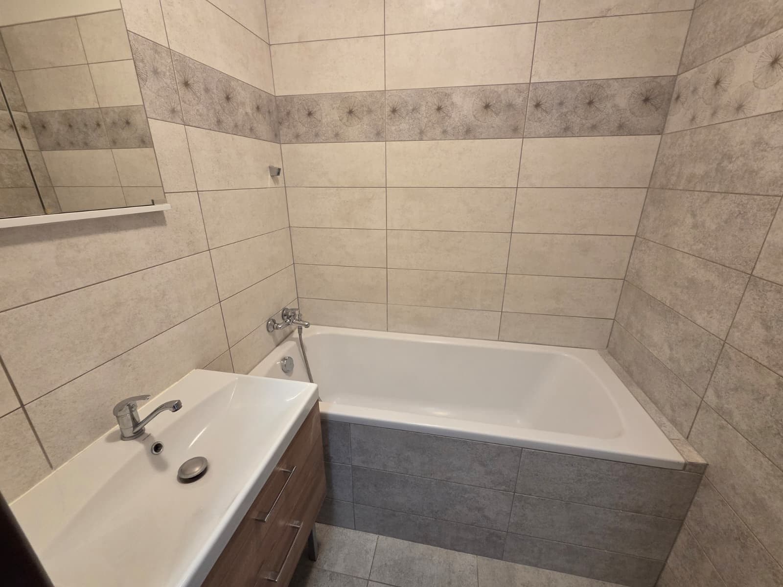 Prenájom bytu 2-izbový 54 m², Medkova, Hradec Králové, Královéhradecký kraj Prenájom bytu 2-izbový 54 m², Medkova, Hradec Králové, Královéhradecký kraj